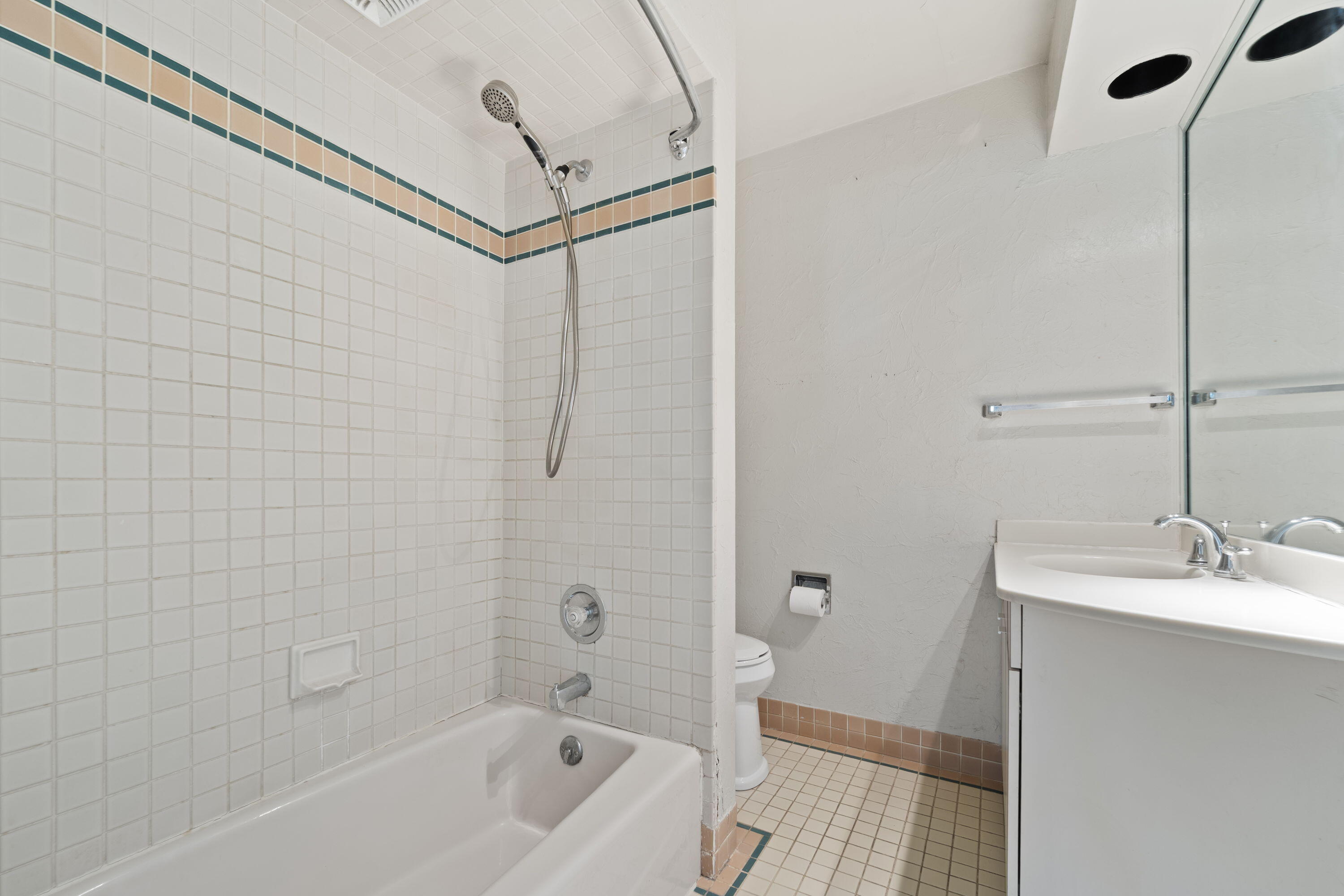 1533 W El Rancho Dr