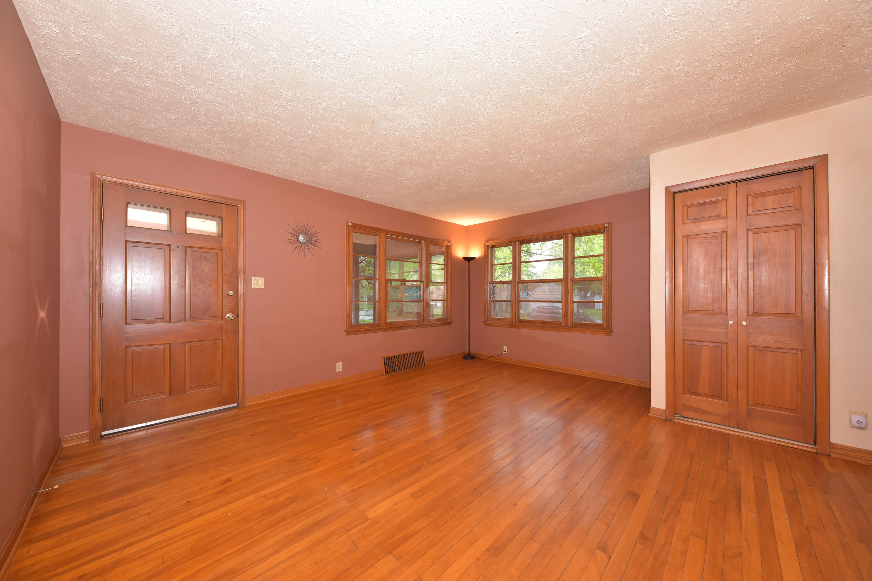 W59N729 Highwood Dr