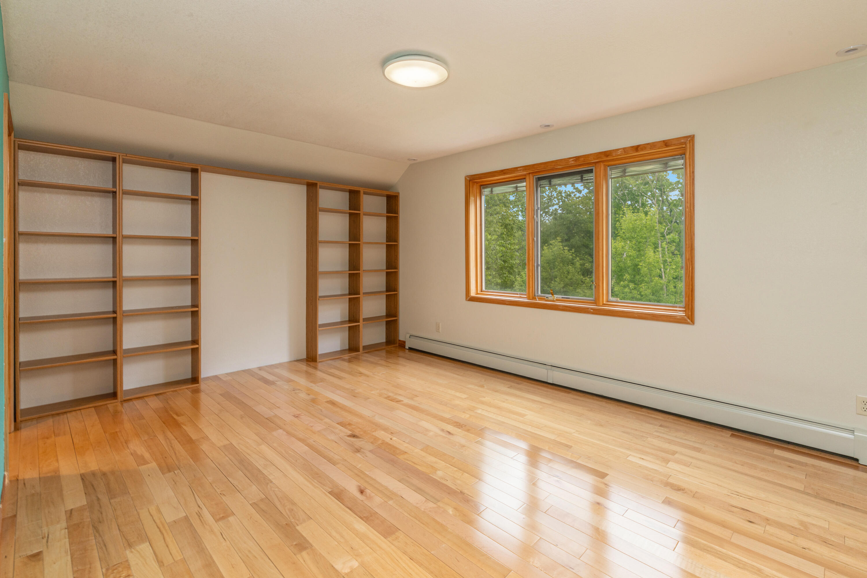 215 W Ravine Baye Rd