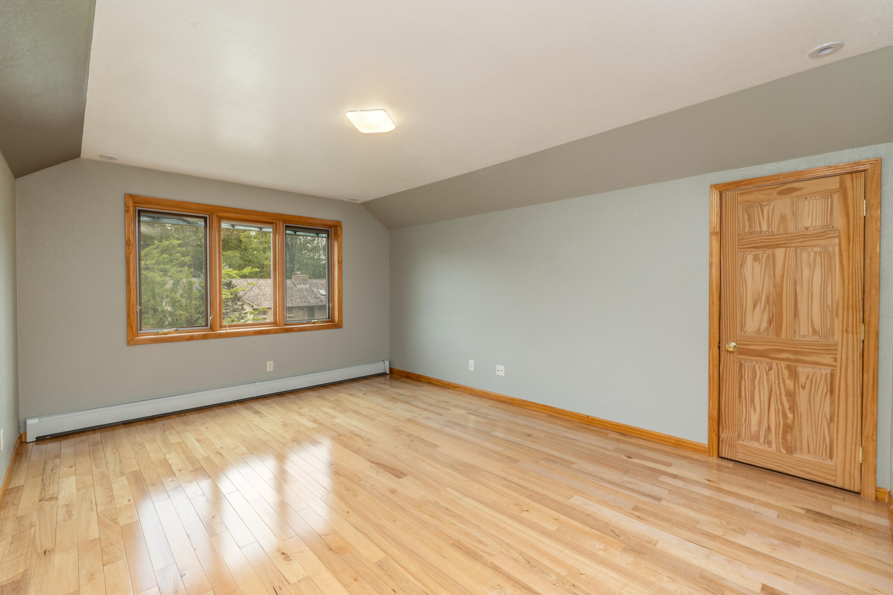 215 W Ravine Baye Rd