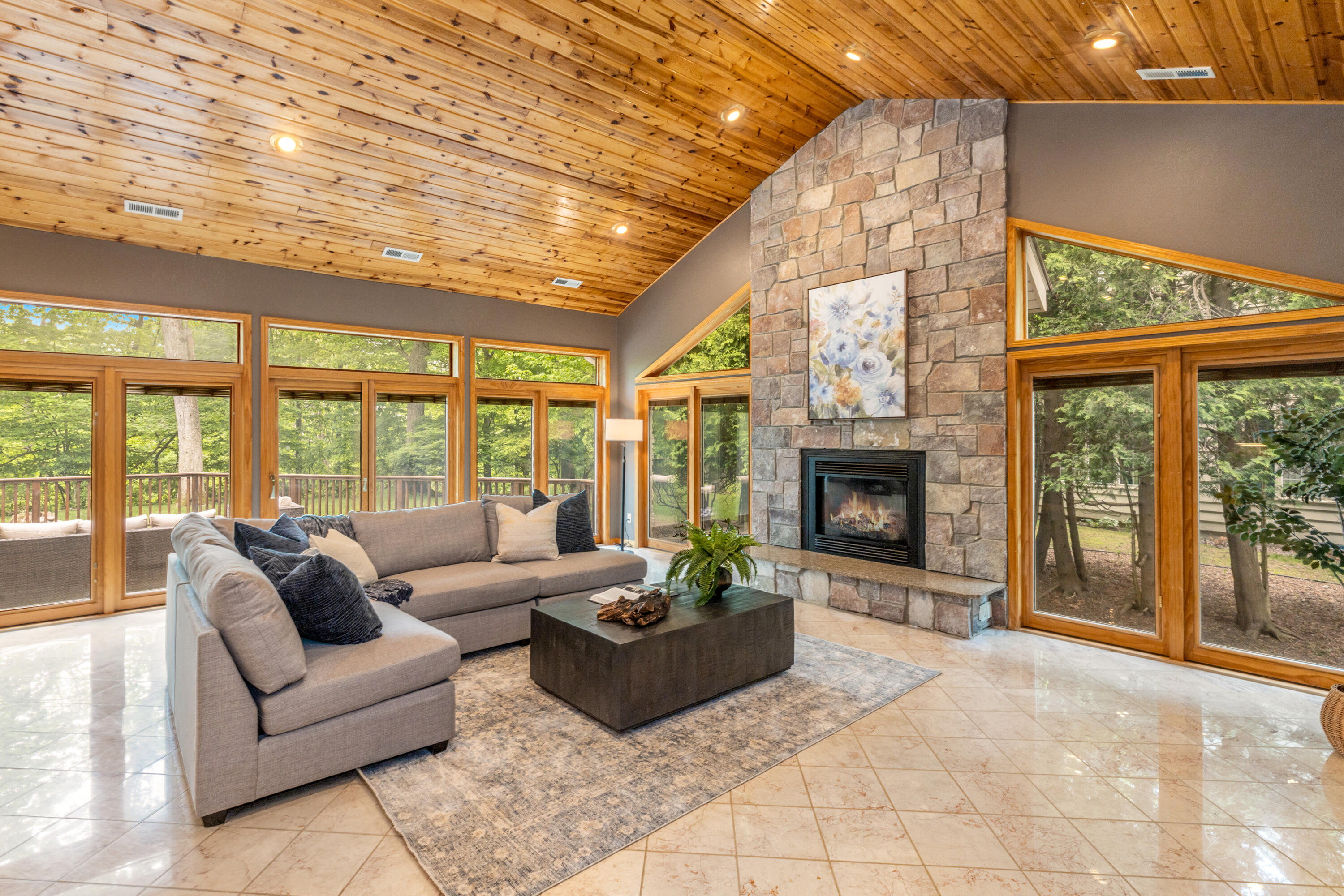 215 W Ravine Baye Rd