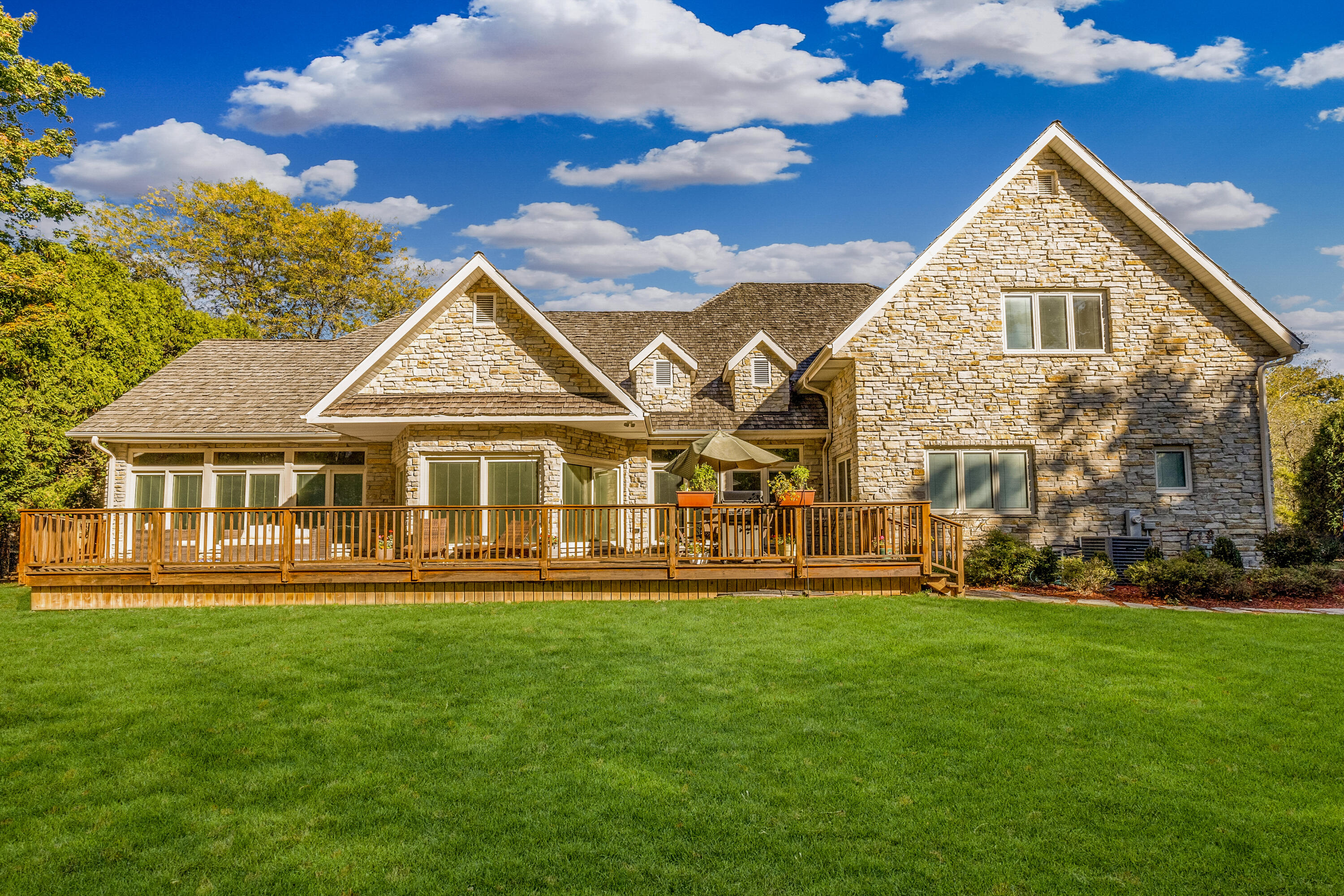 215 W Ravine Baye Rd