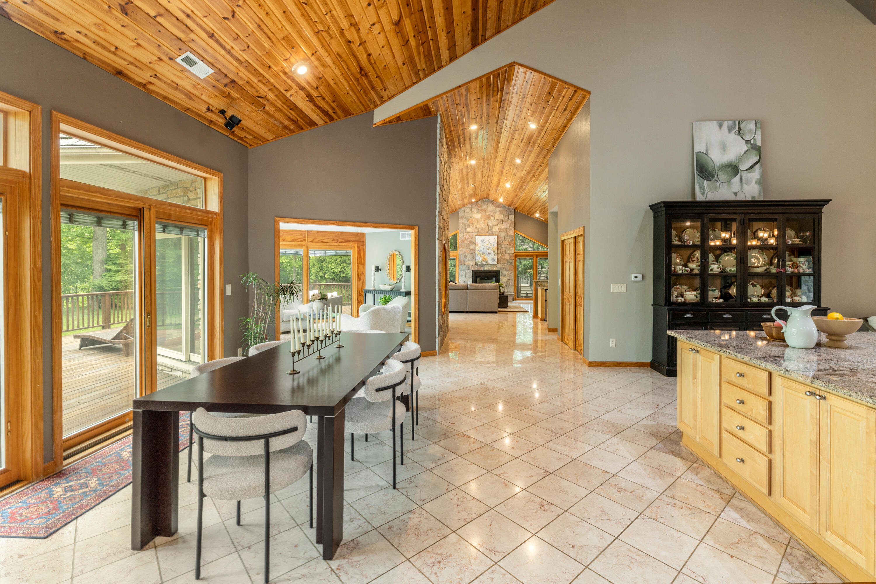 215 W Ravine Baye Rd