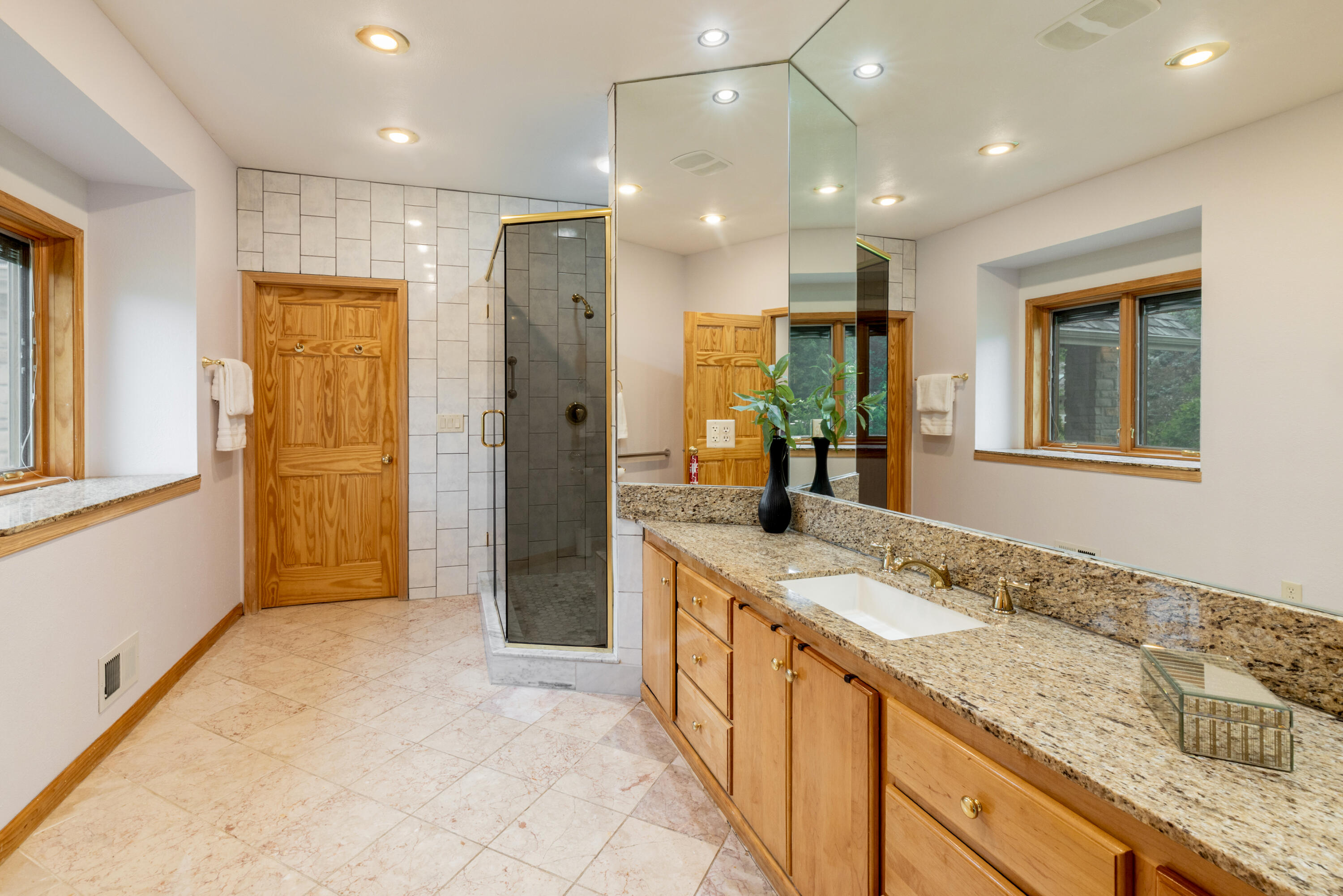 215 W Ravine Baye Rd
