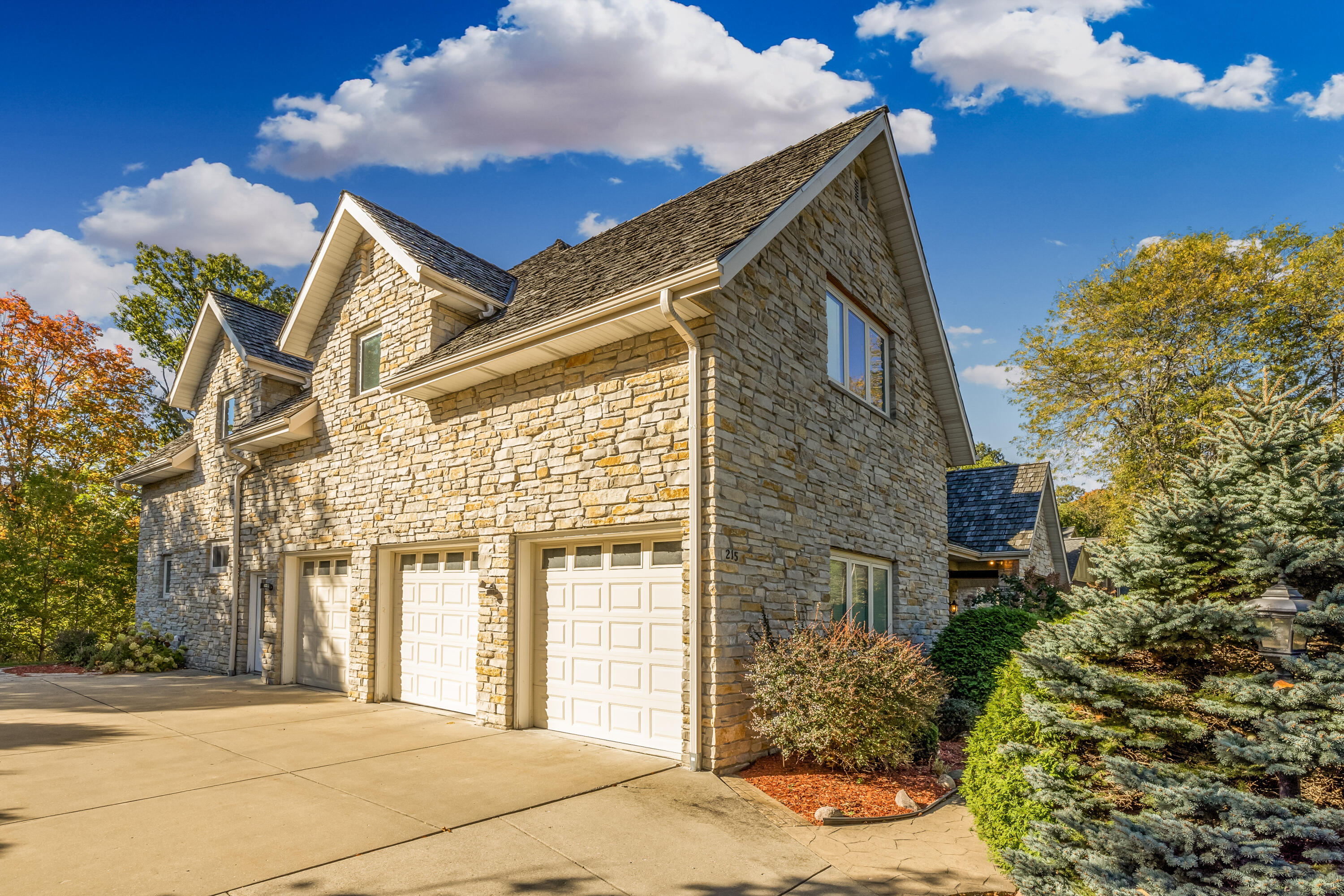 215 W Ravine Baye Rd