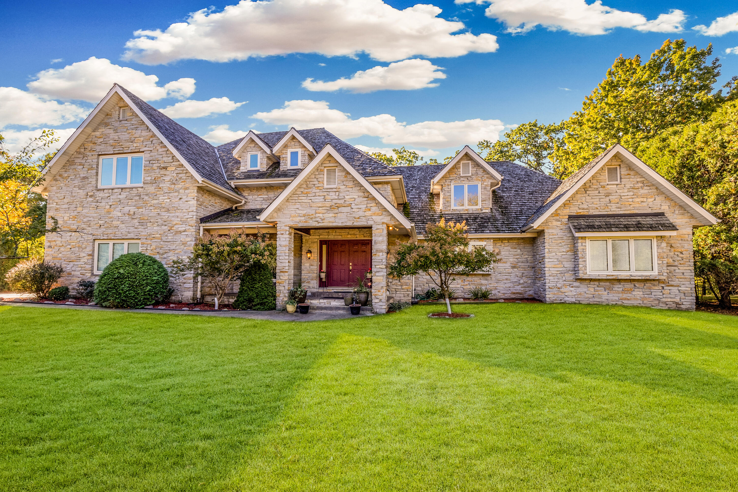215 W Ravine Baye Rd