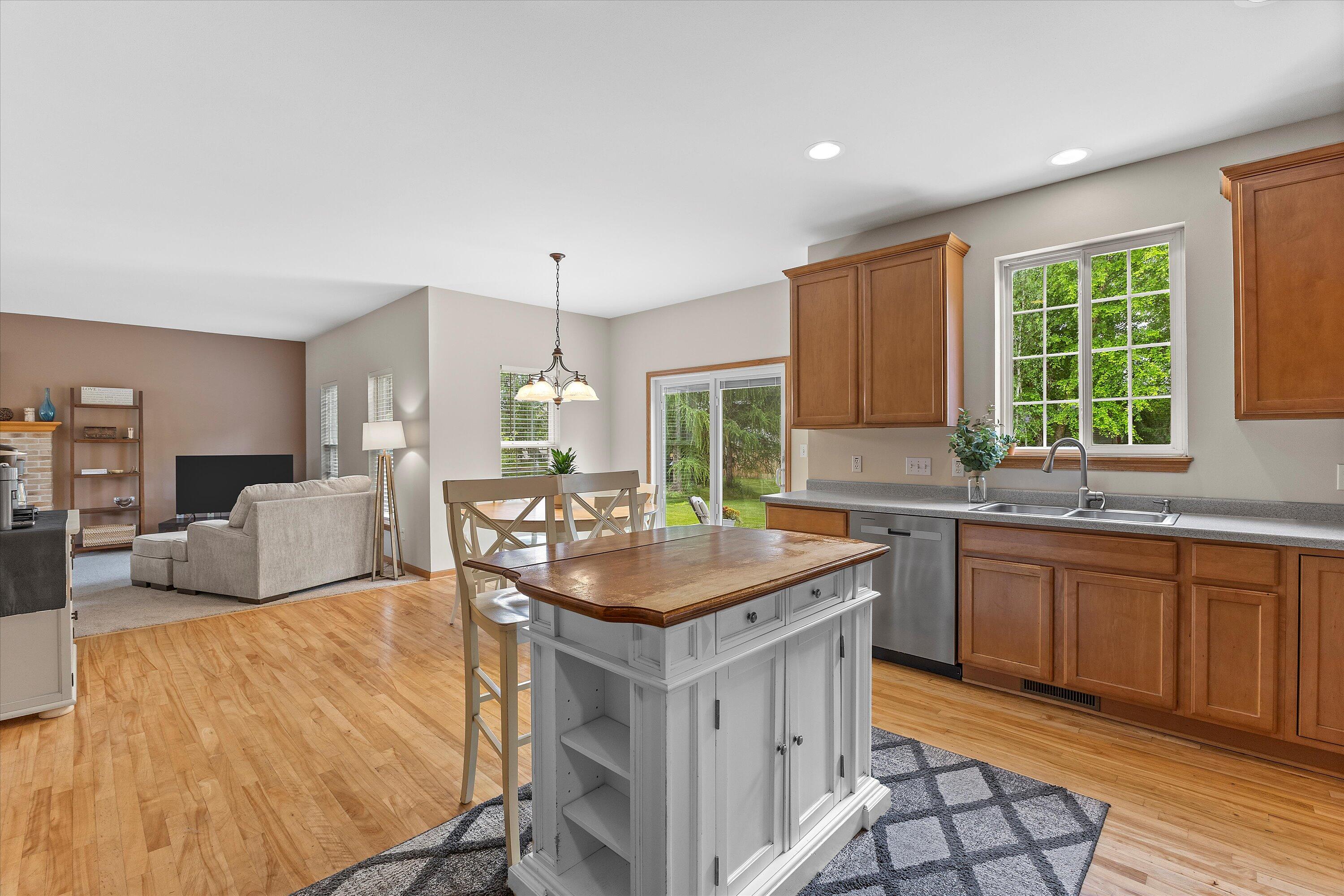 1333 Mockingbird Dr