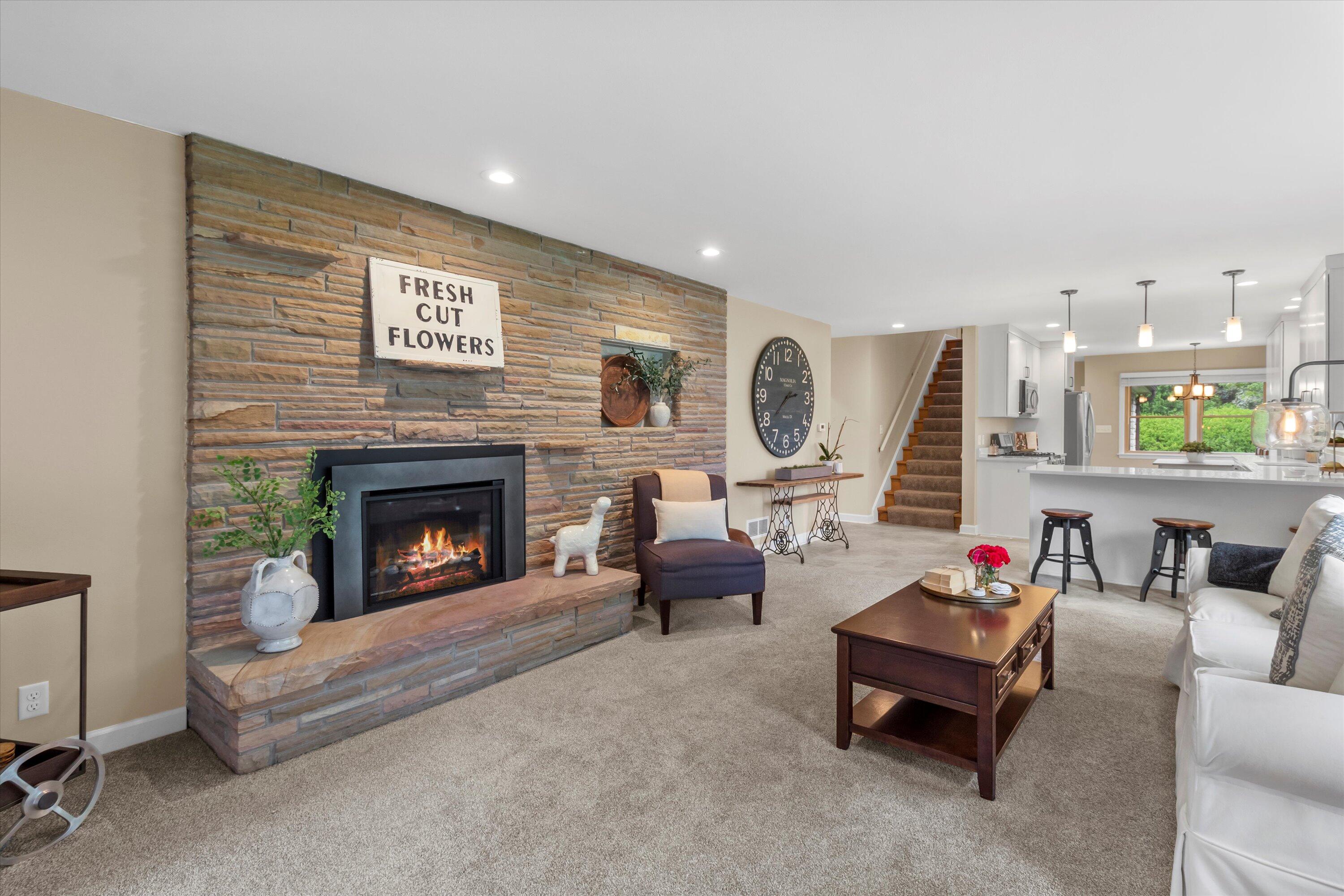9065 N Tennyson Dr