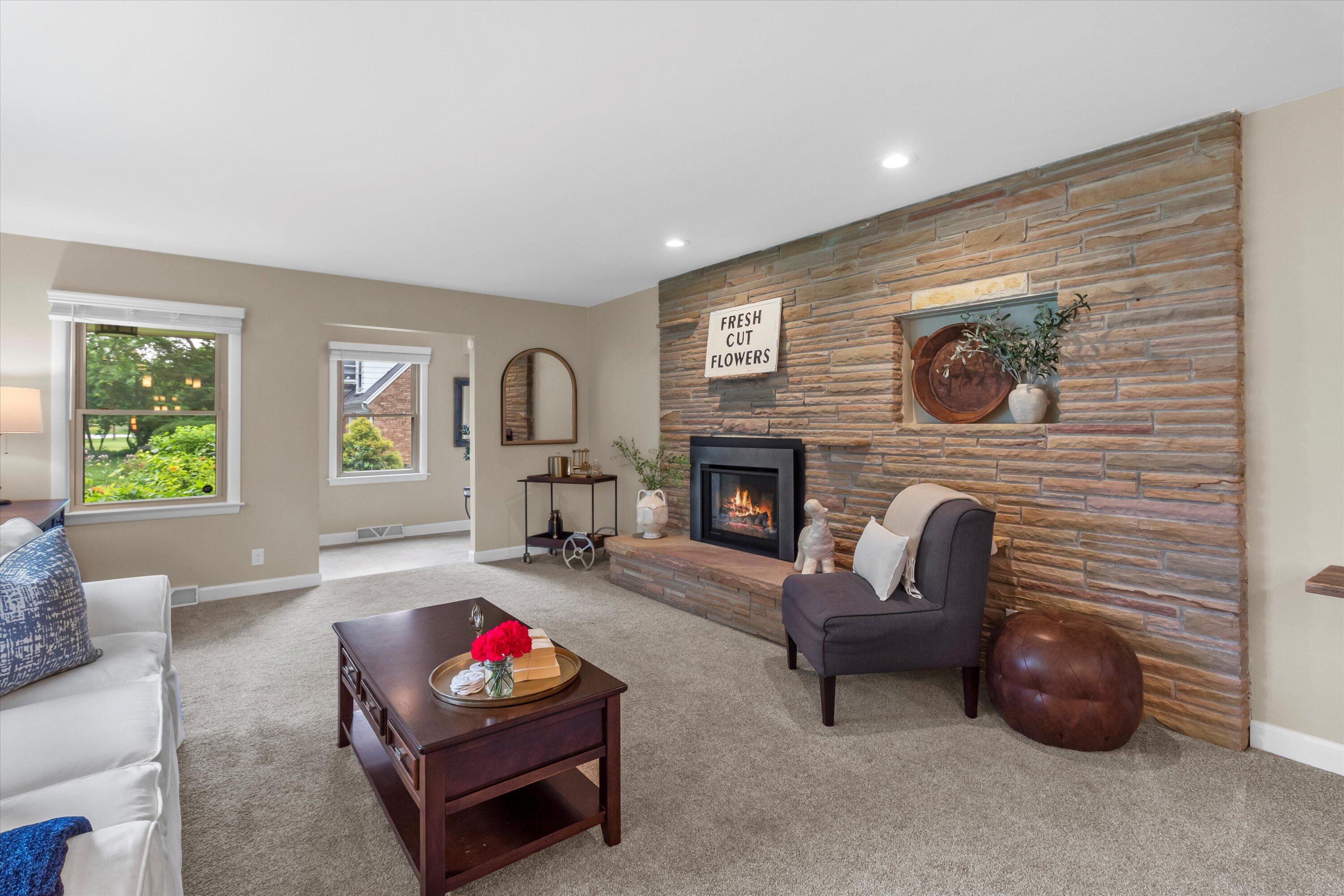 9065 N Tennyson Dr