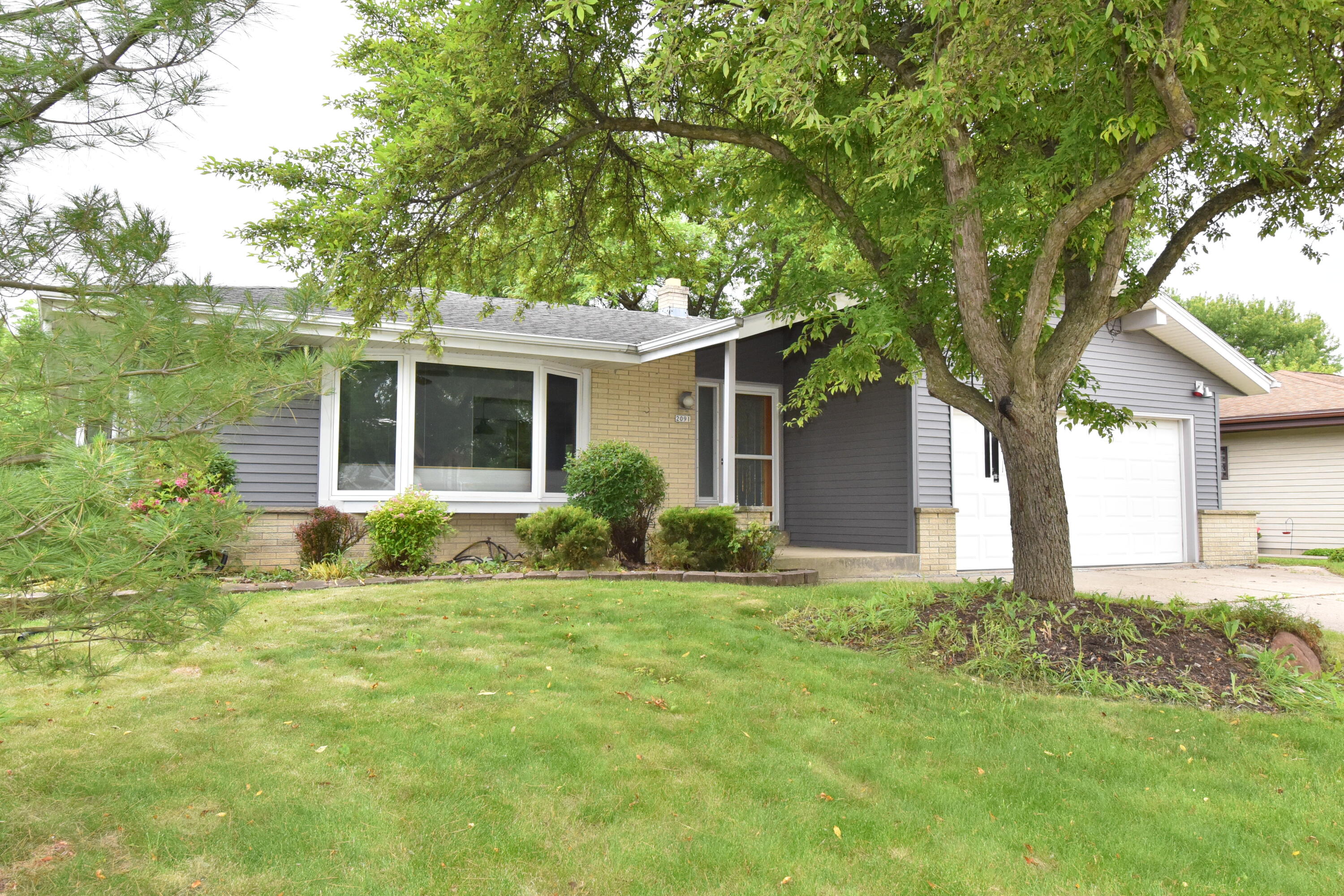 2091 E Spruce Ct