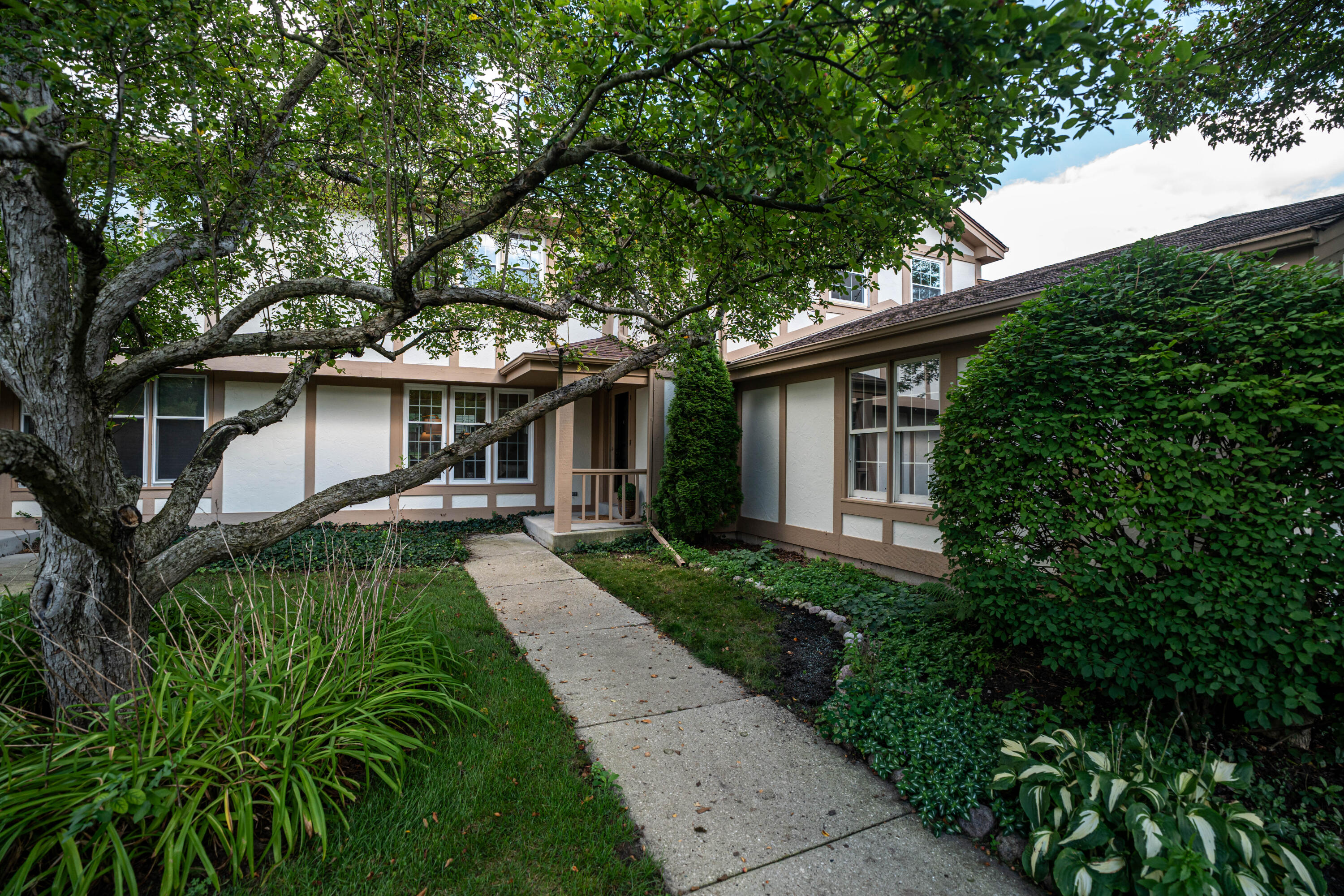 10734 N Magnolia Dr
