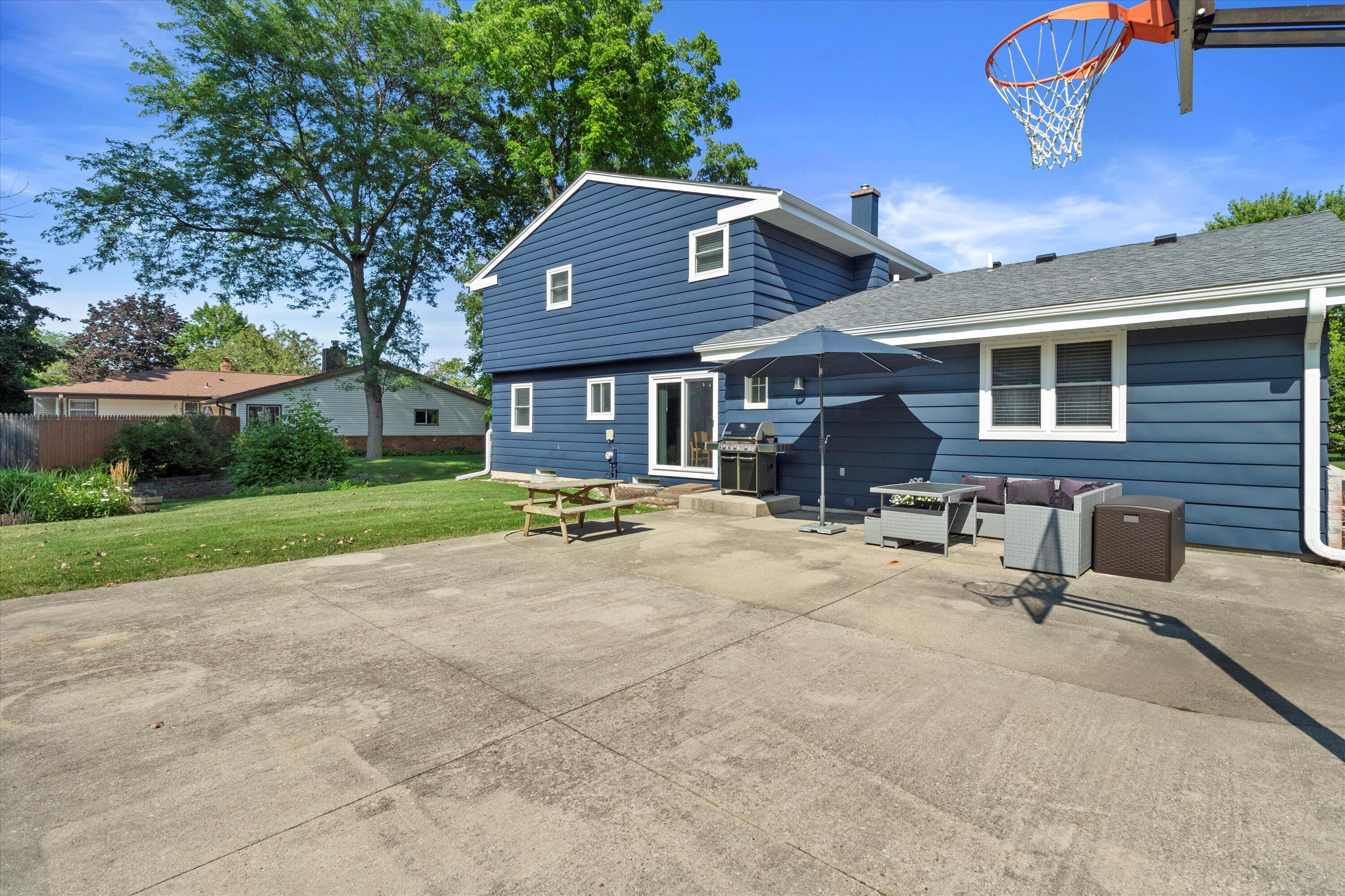 7111 N Rockledge Ave