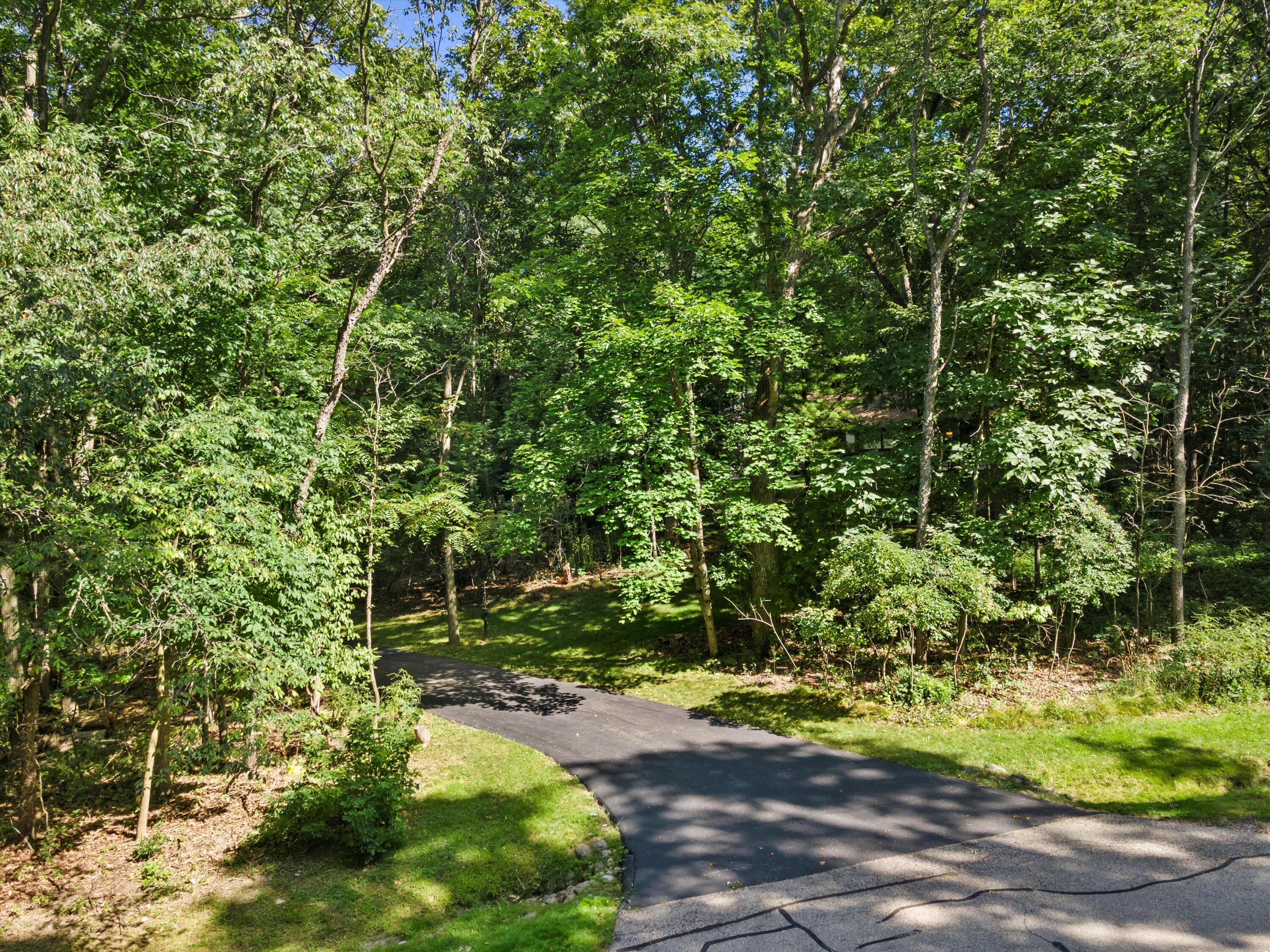 W263N7064 Thousand Oaks Dr