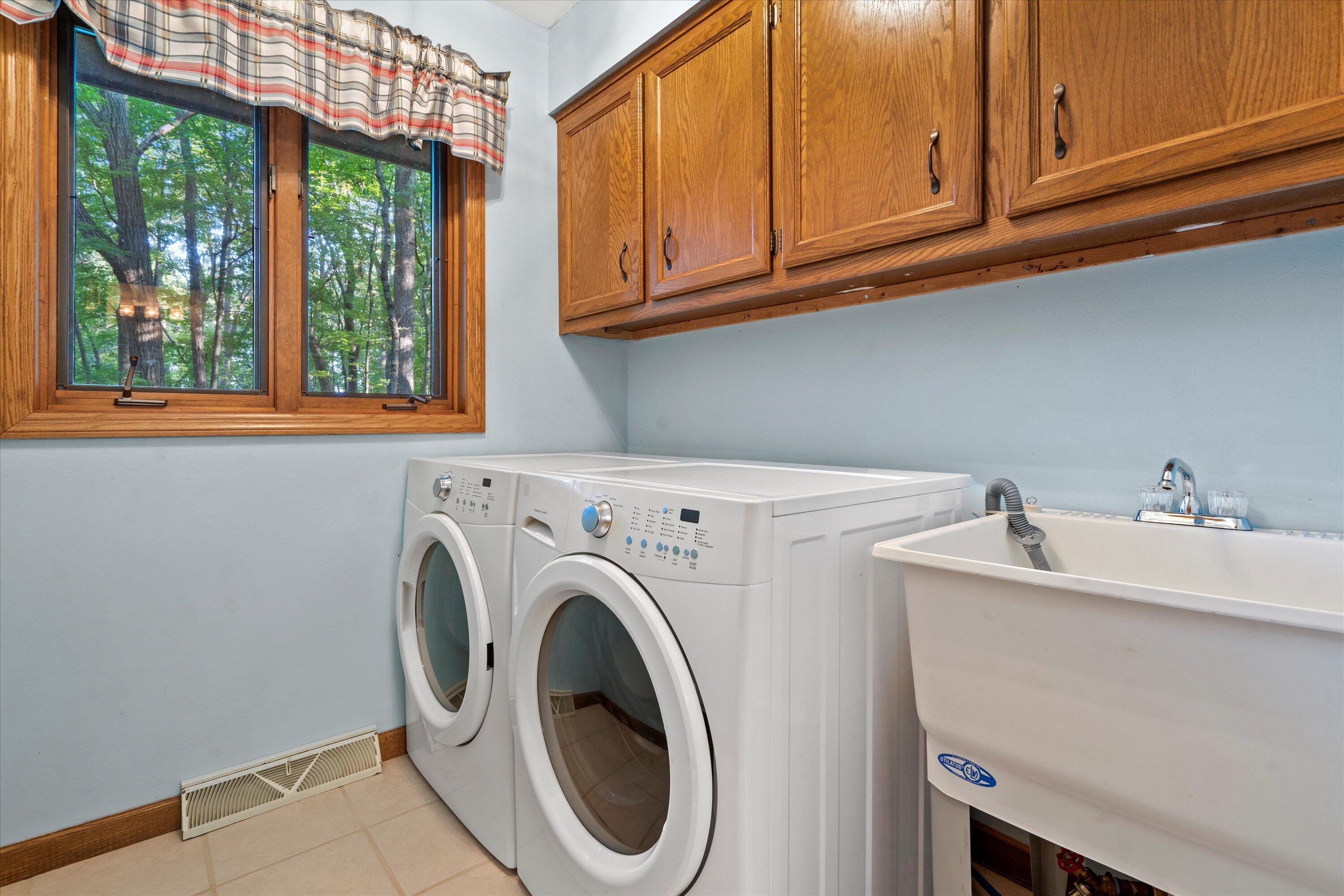 W263N7064 Thousand Oaks Dr