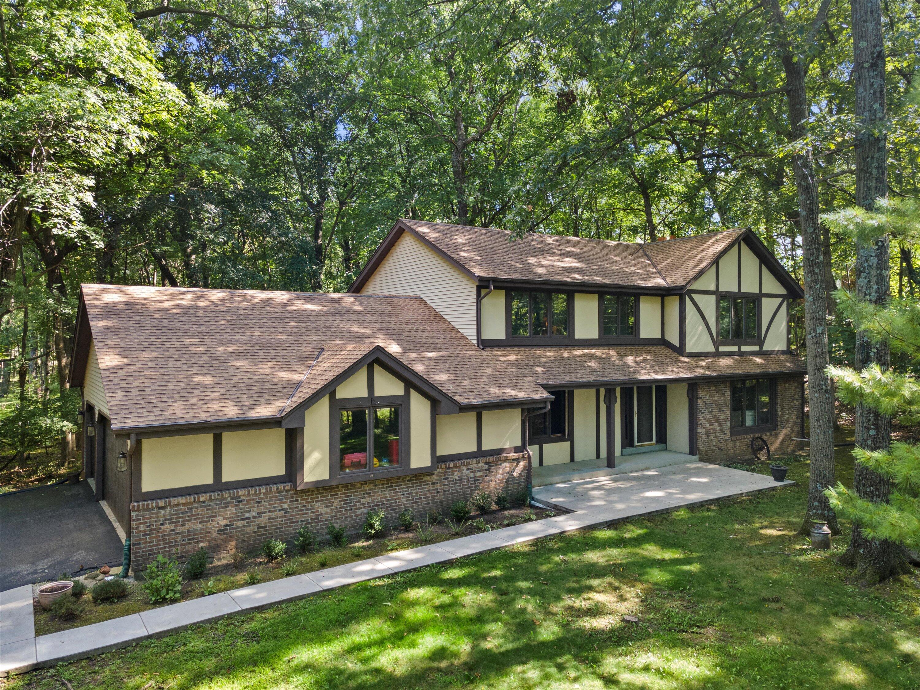 W263N7064 Thousand Oaks Dr