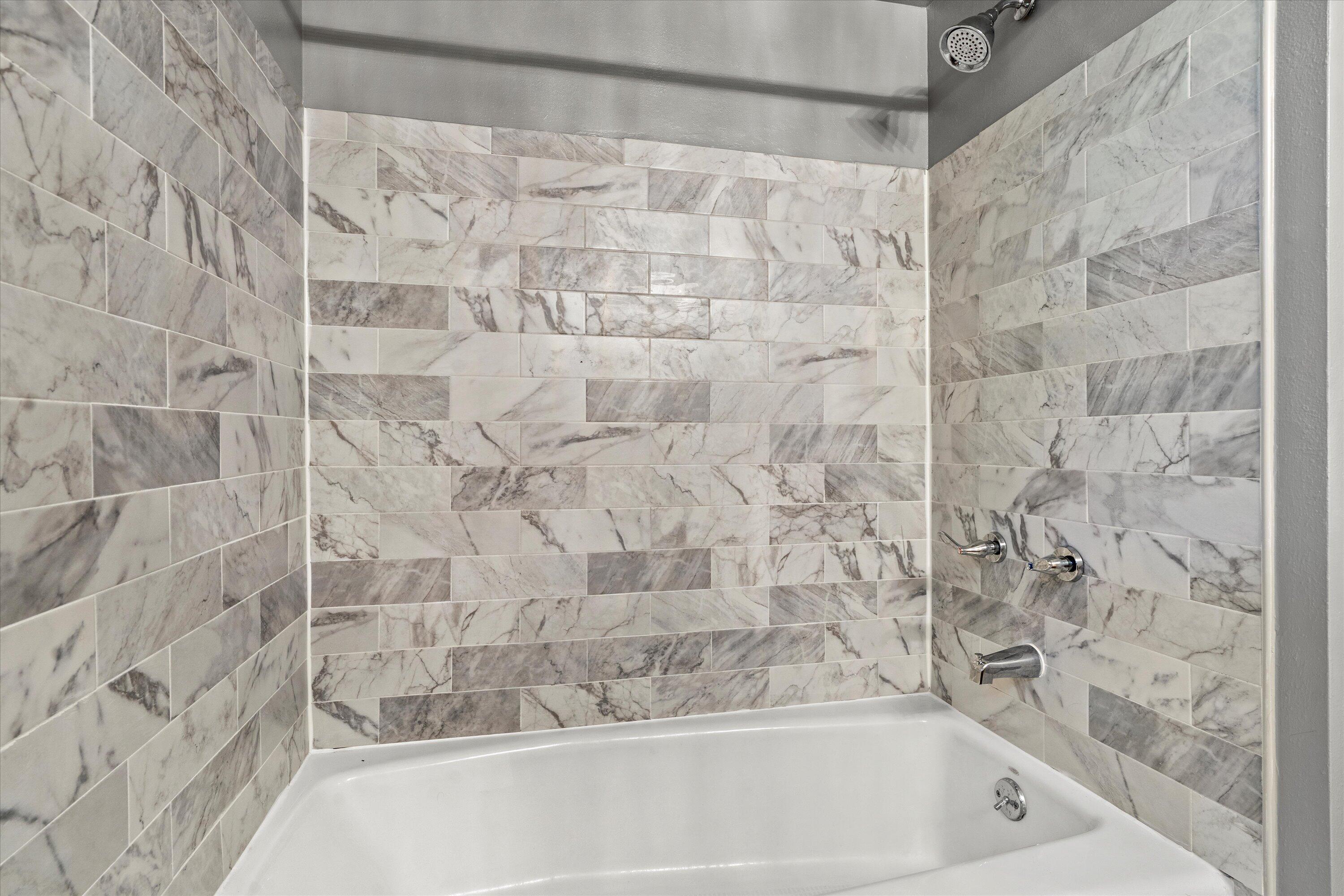 W263N7064 Thousand Oaks Dr