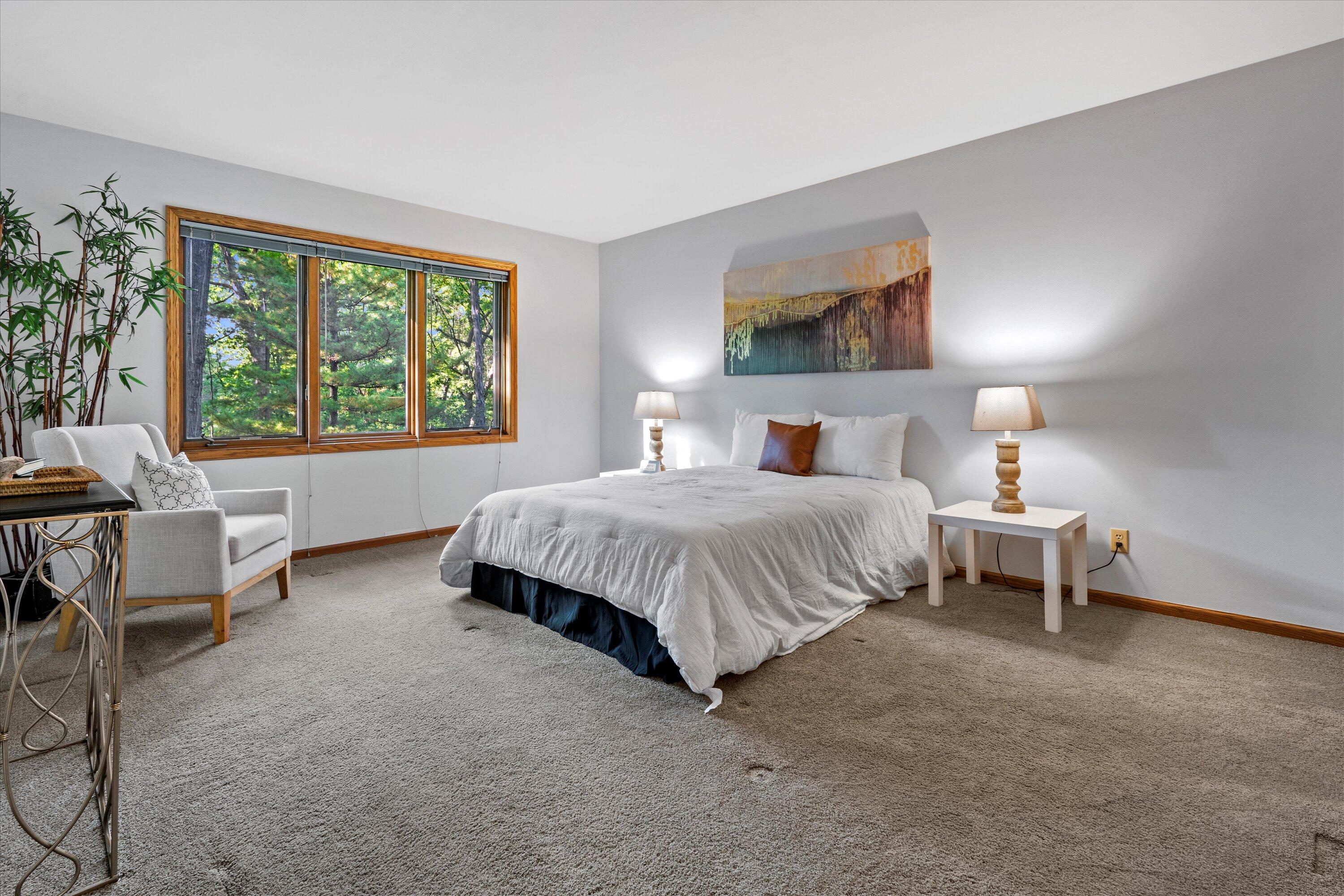 W263N7064 Thousand Oaks Dr