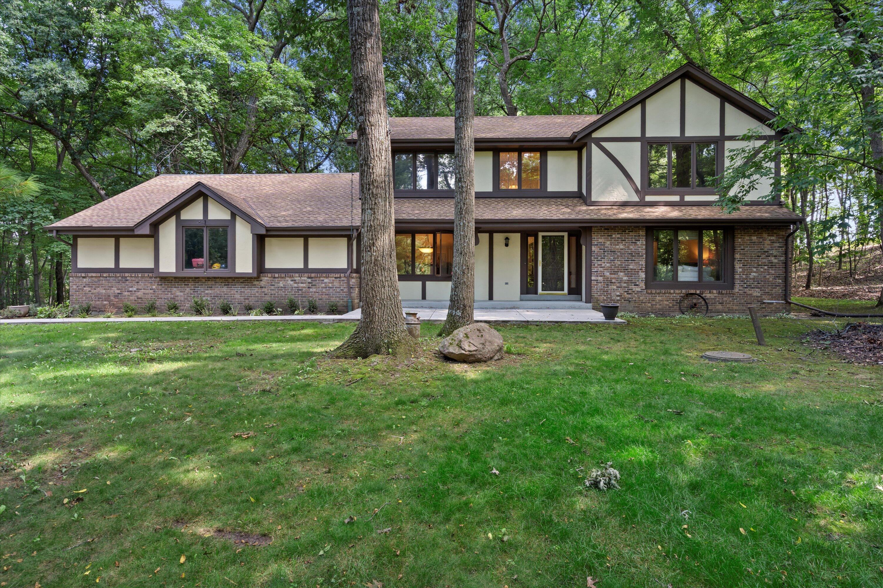 W263N7064 Thousand Oaks Dr