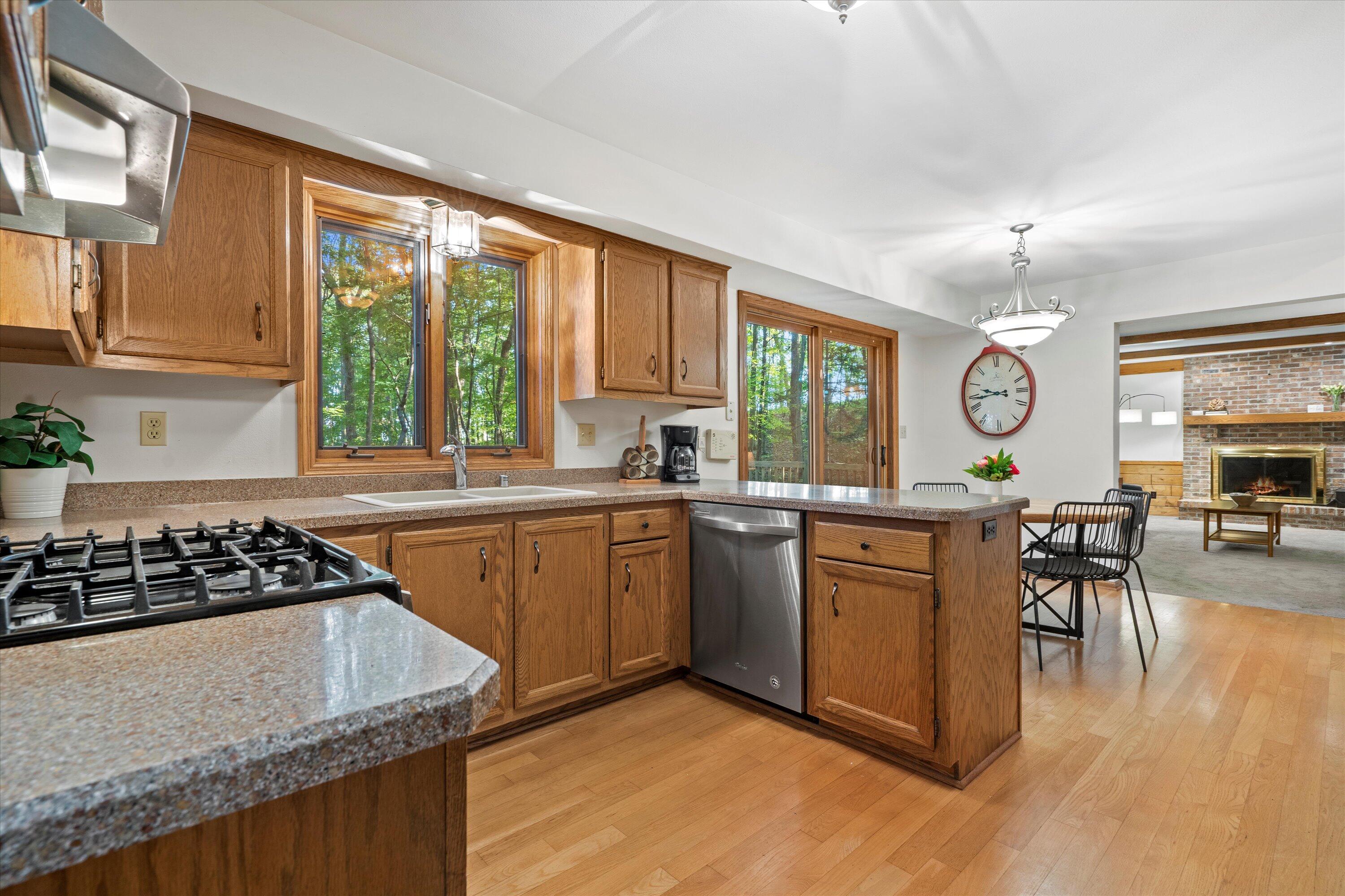 W263N7064 Thousand Oaks Dr