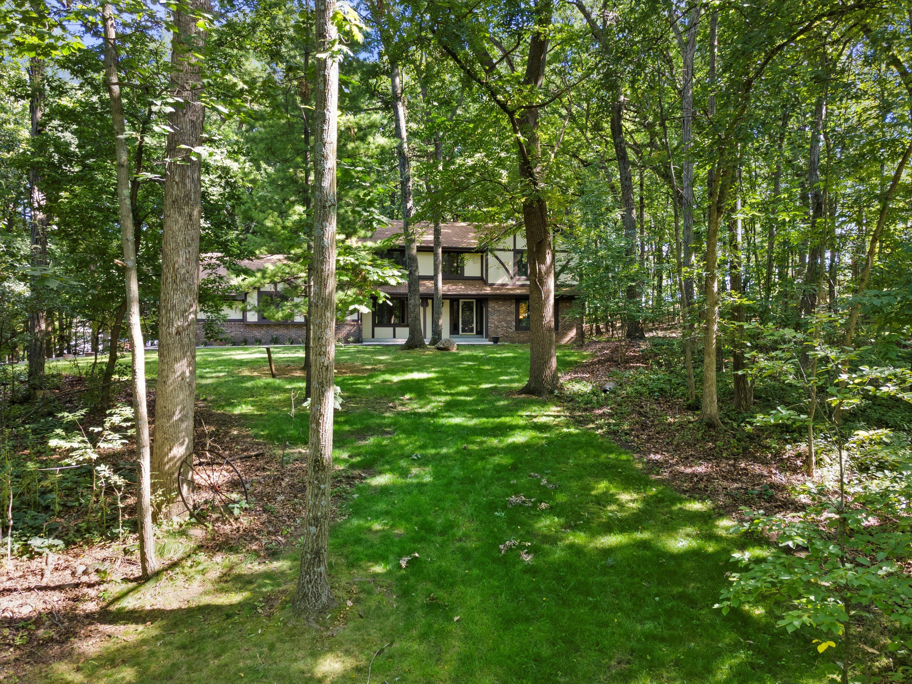 W263N7064 Thousand Oaks Dr