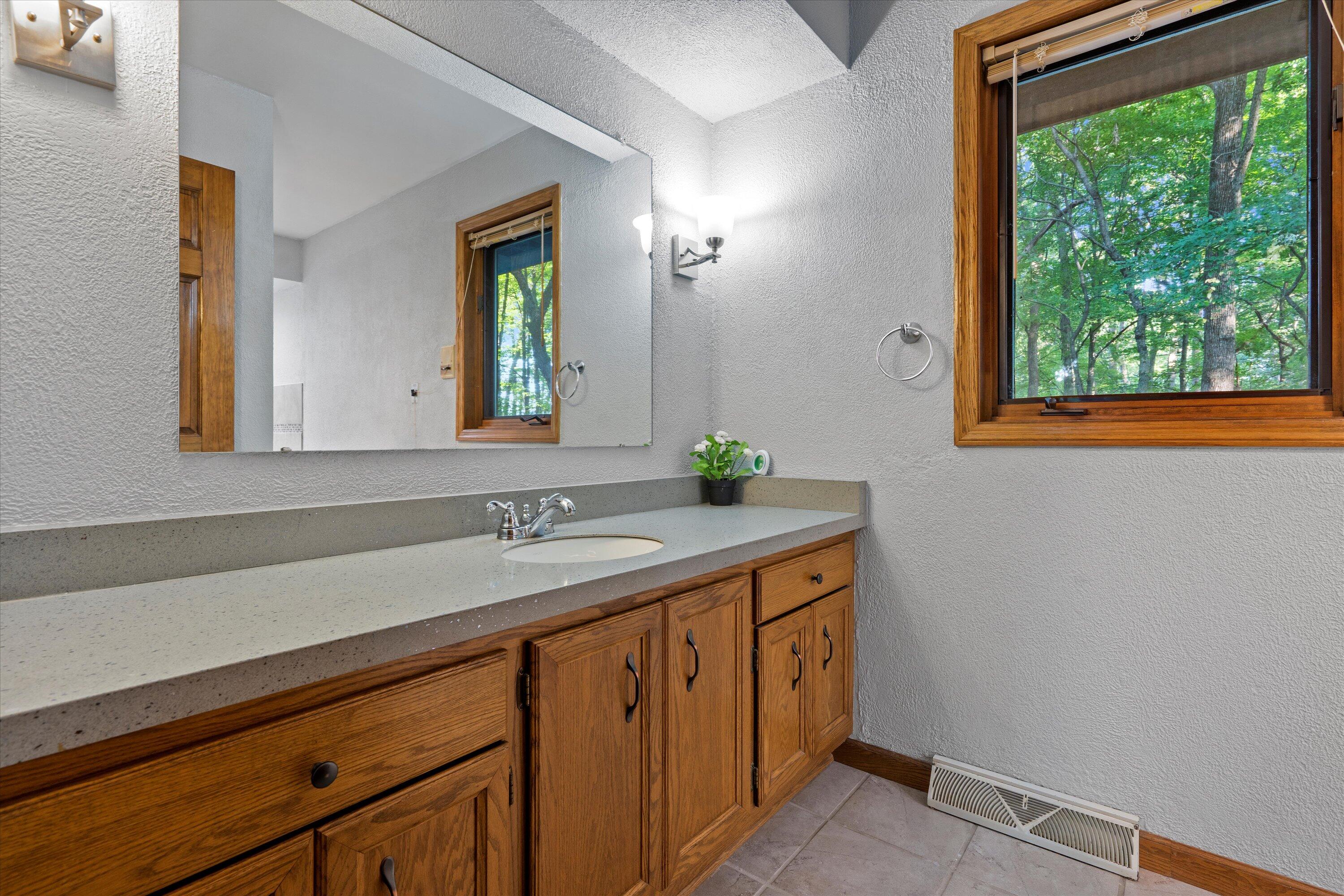 W263N7064 Thousand Oaks Dr