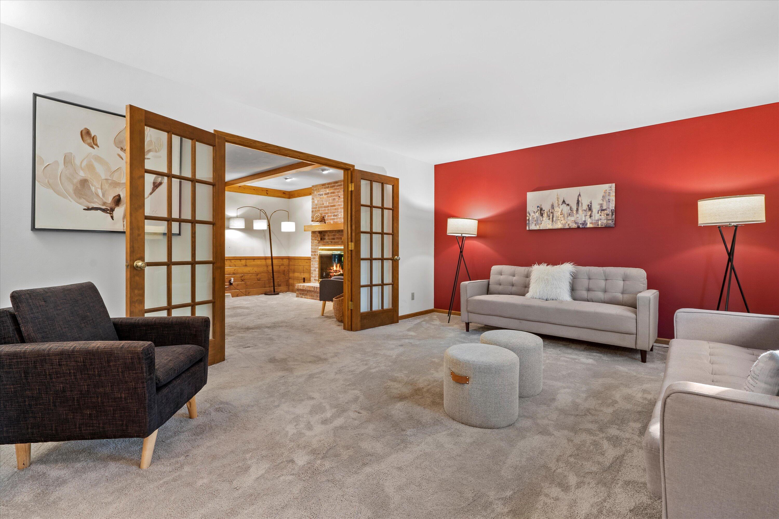 W263N7064 Thousand Oaks Dr