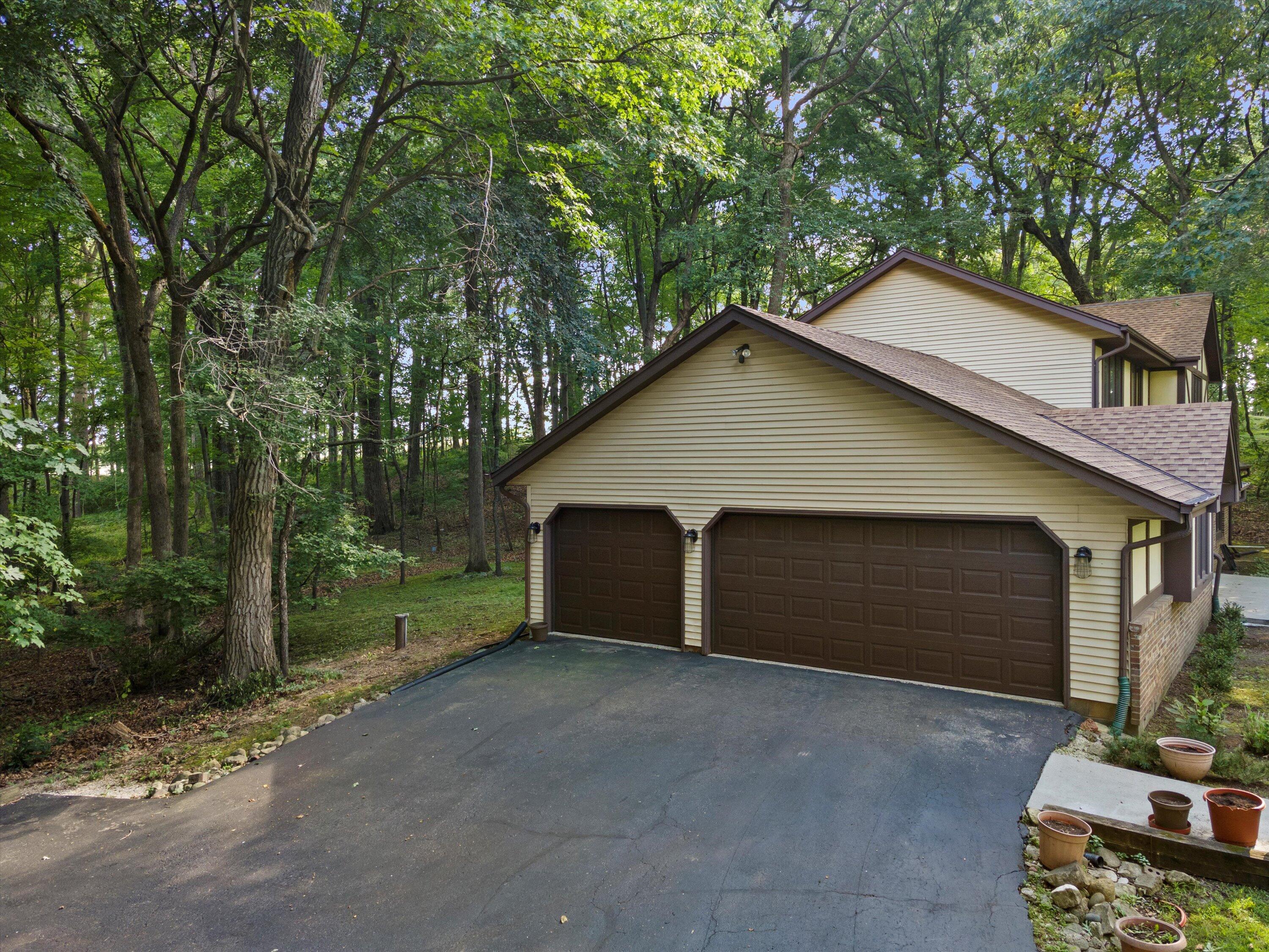 W263N7064 Thousand Oaks Dr