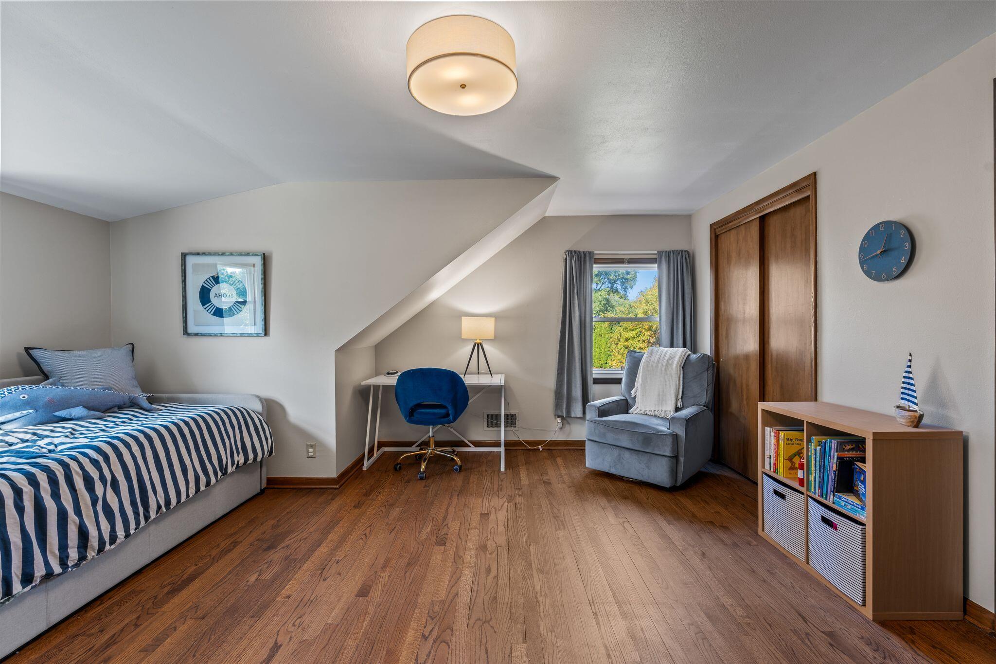 515 W Manor Cir
