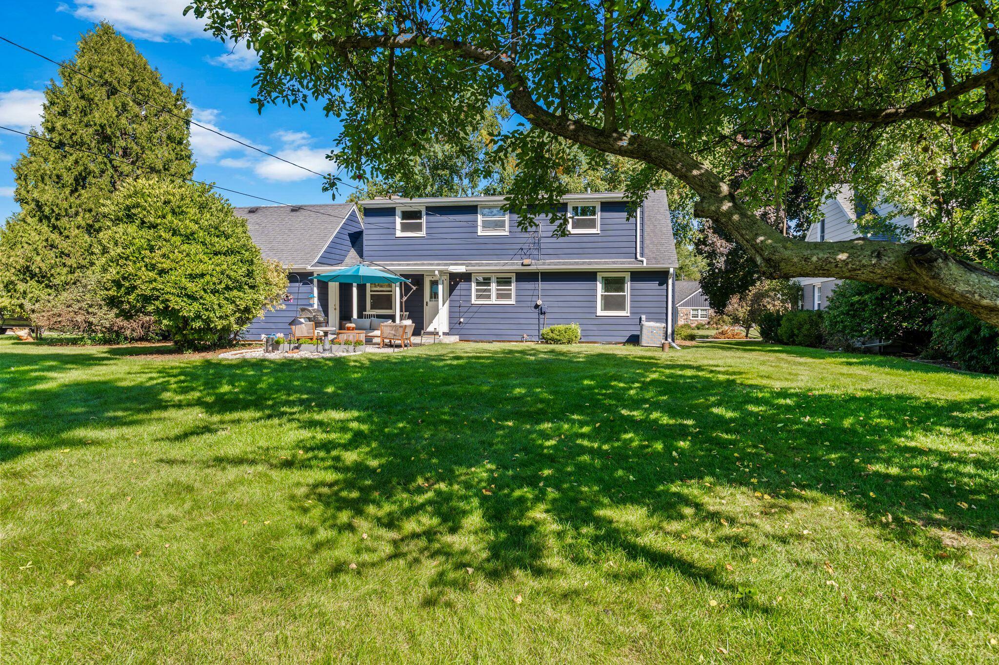 515 W Manor Cir