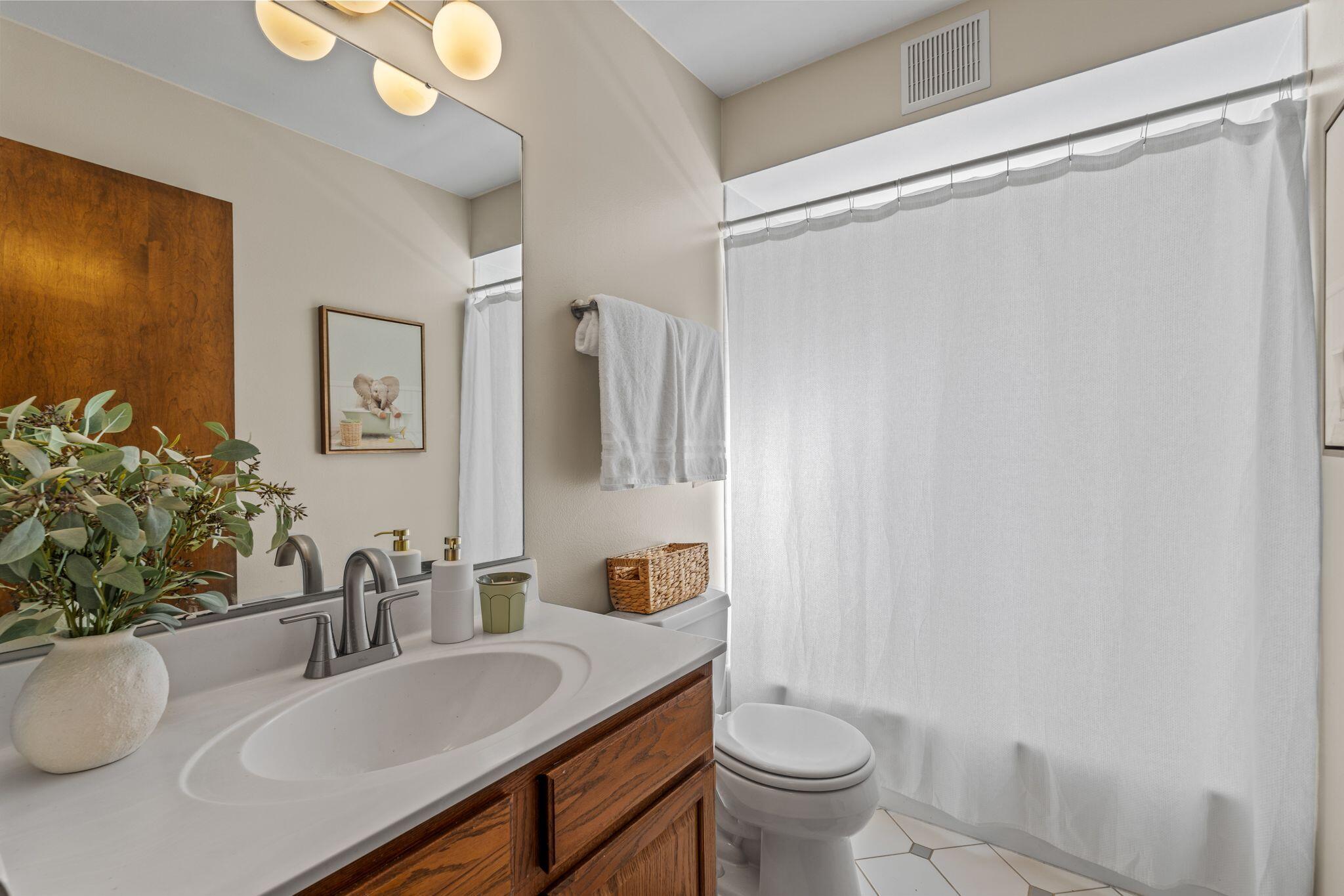 515 W Manor Cir