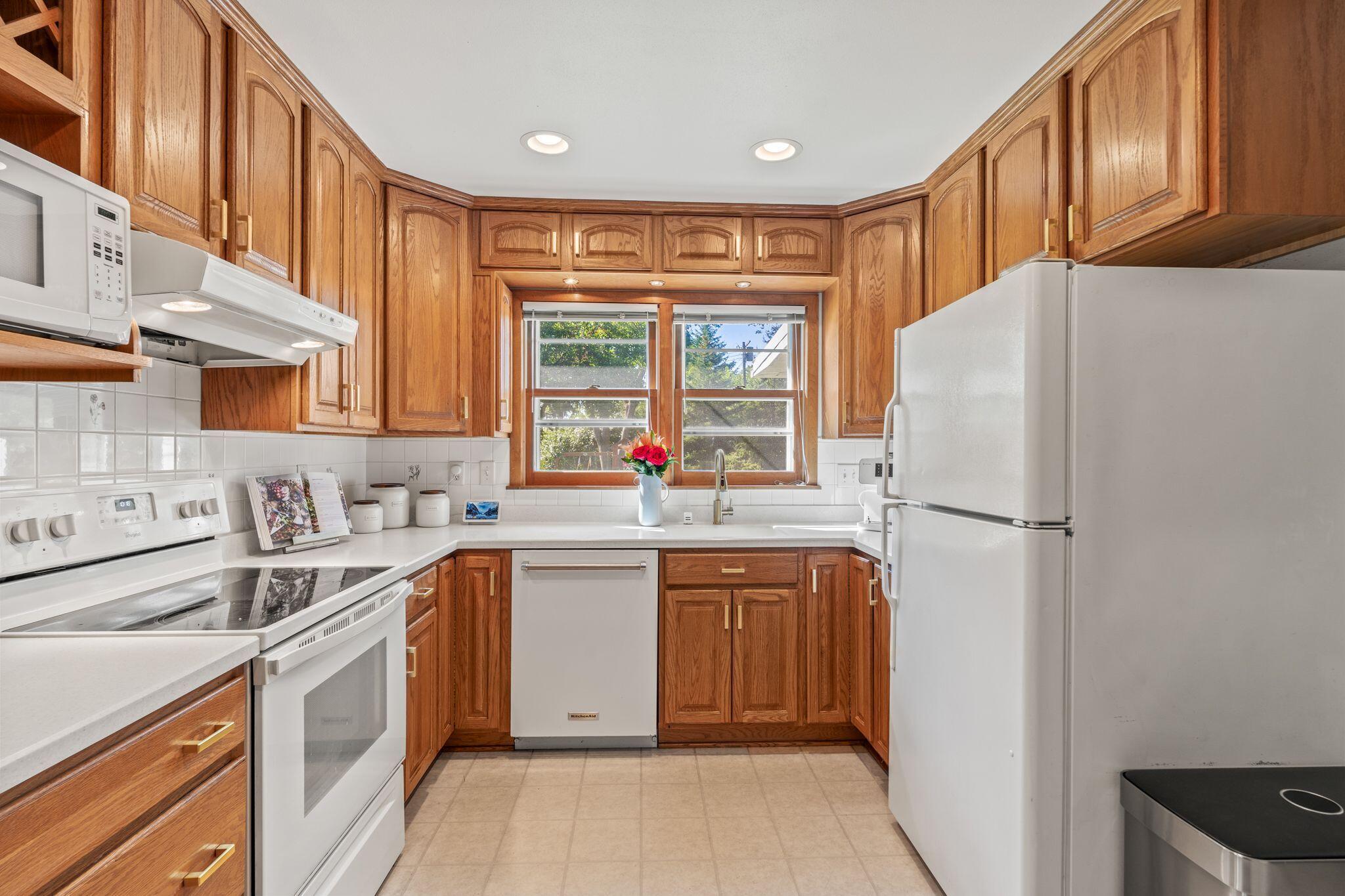 515 W Manor Cir