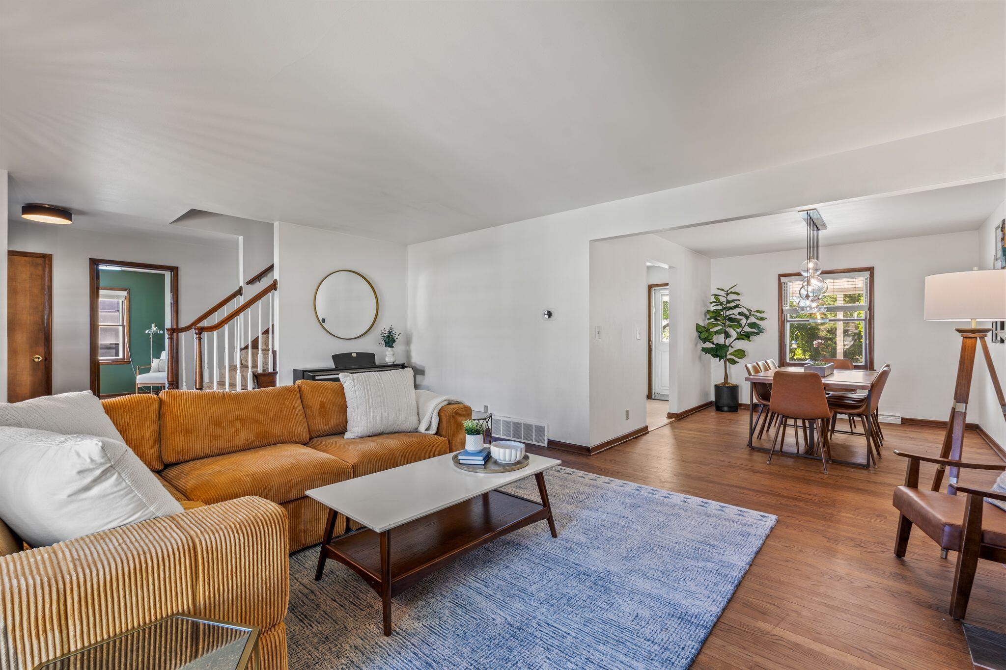 515 W Manor Cir