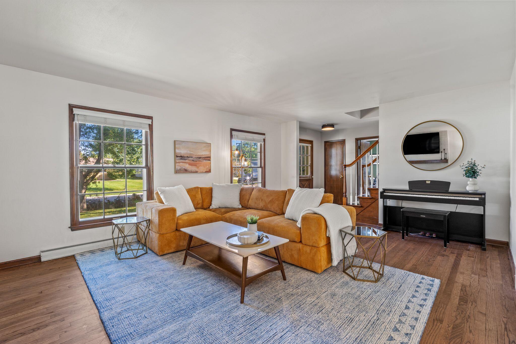515 W Manor Cir