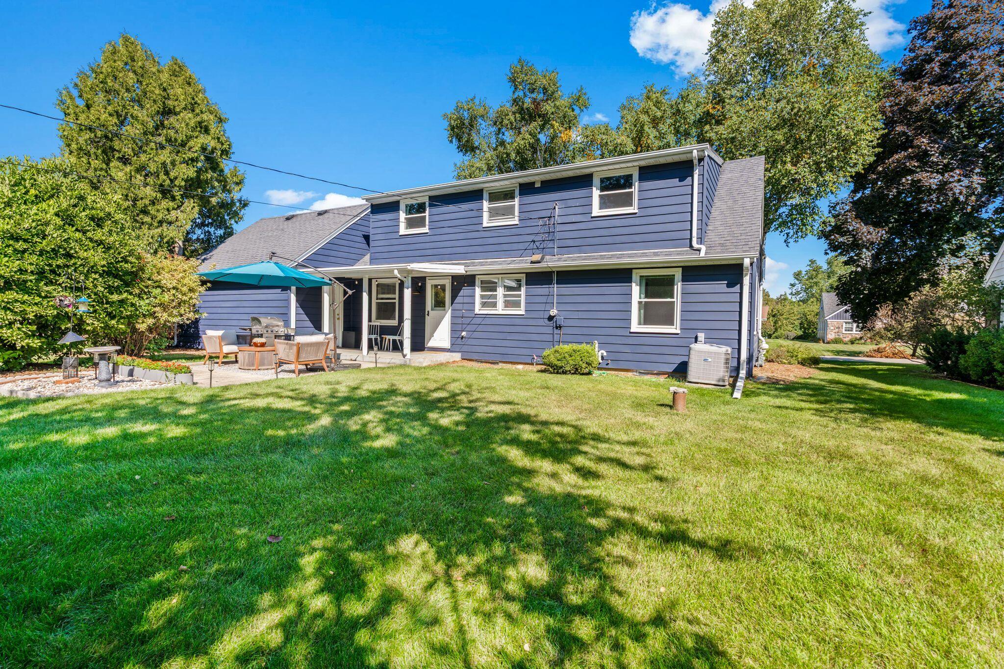 515 W Manor Cir