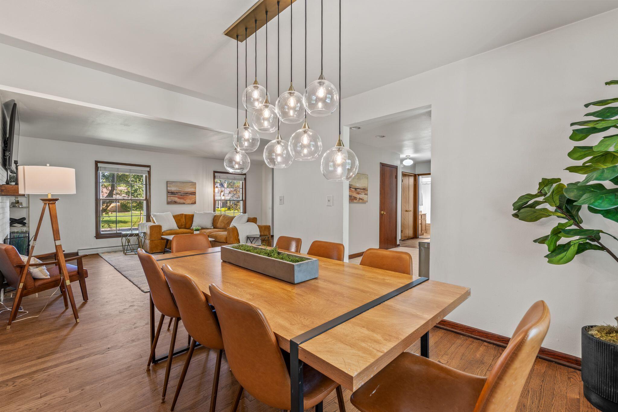 515 W Manor Cir