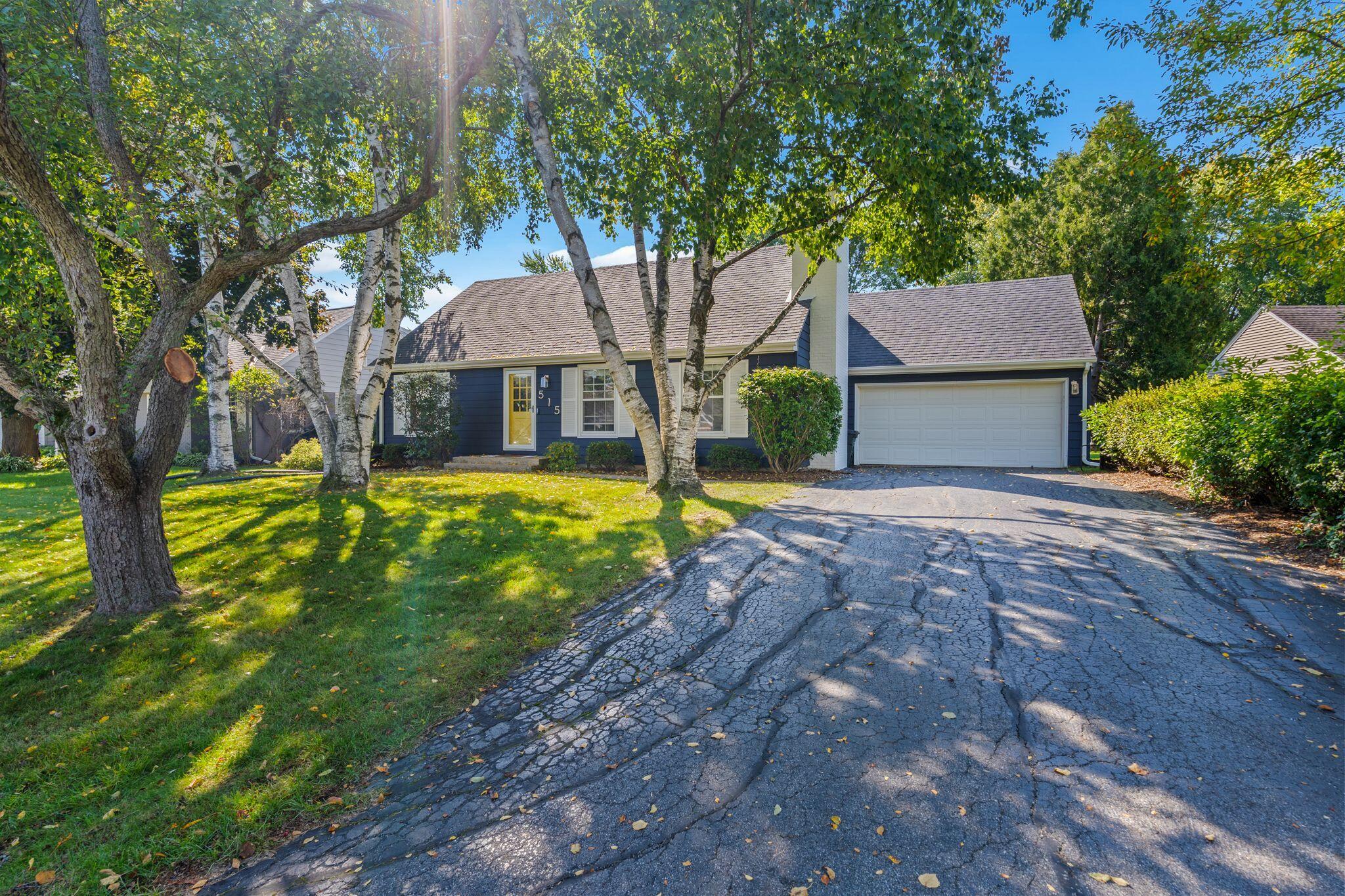 515 W Manor Cir