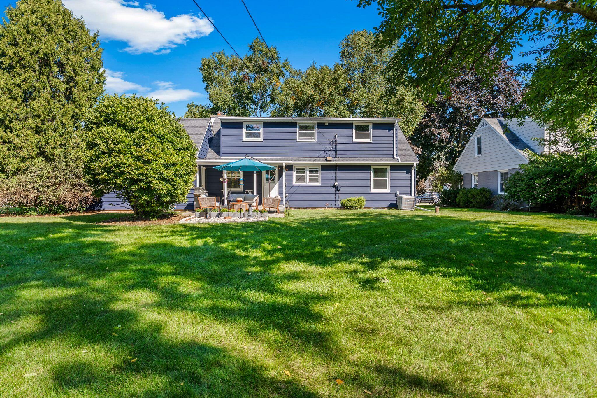 515 W Manor Cir