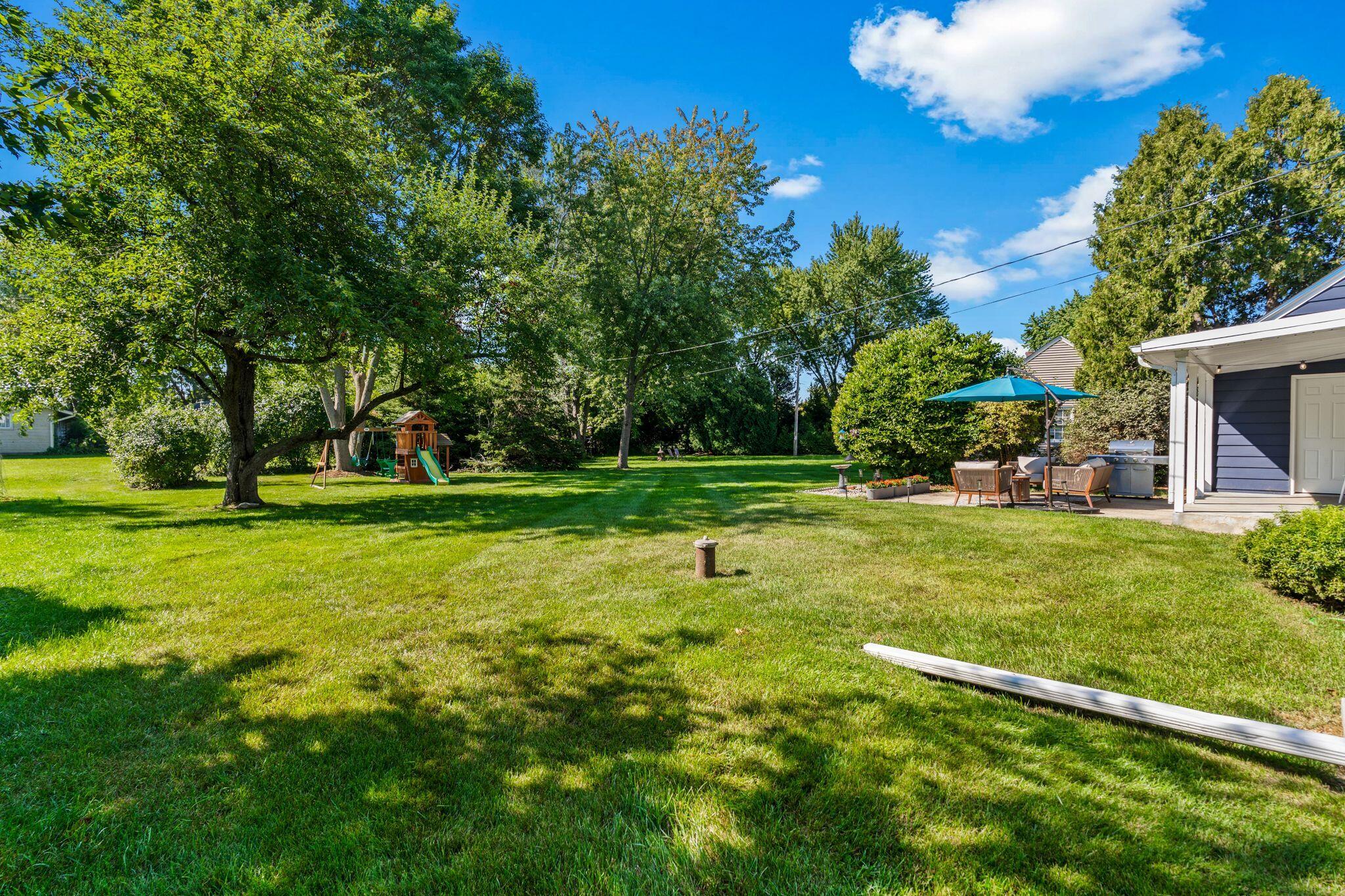 515 W Manor Cir