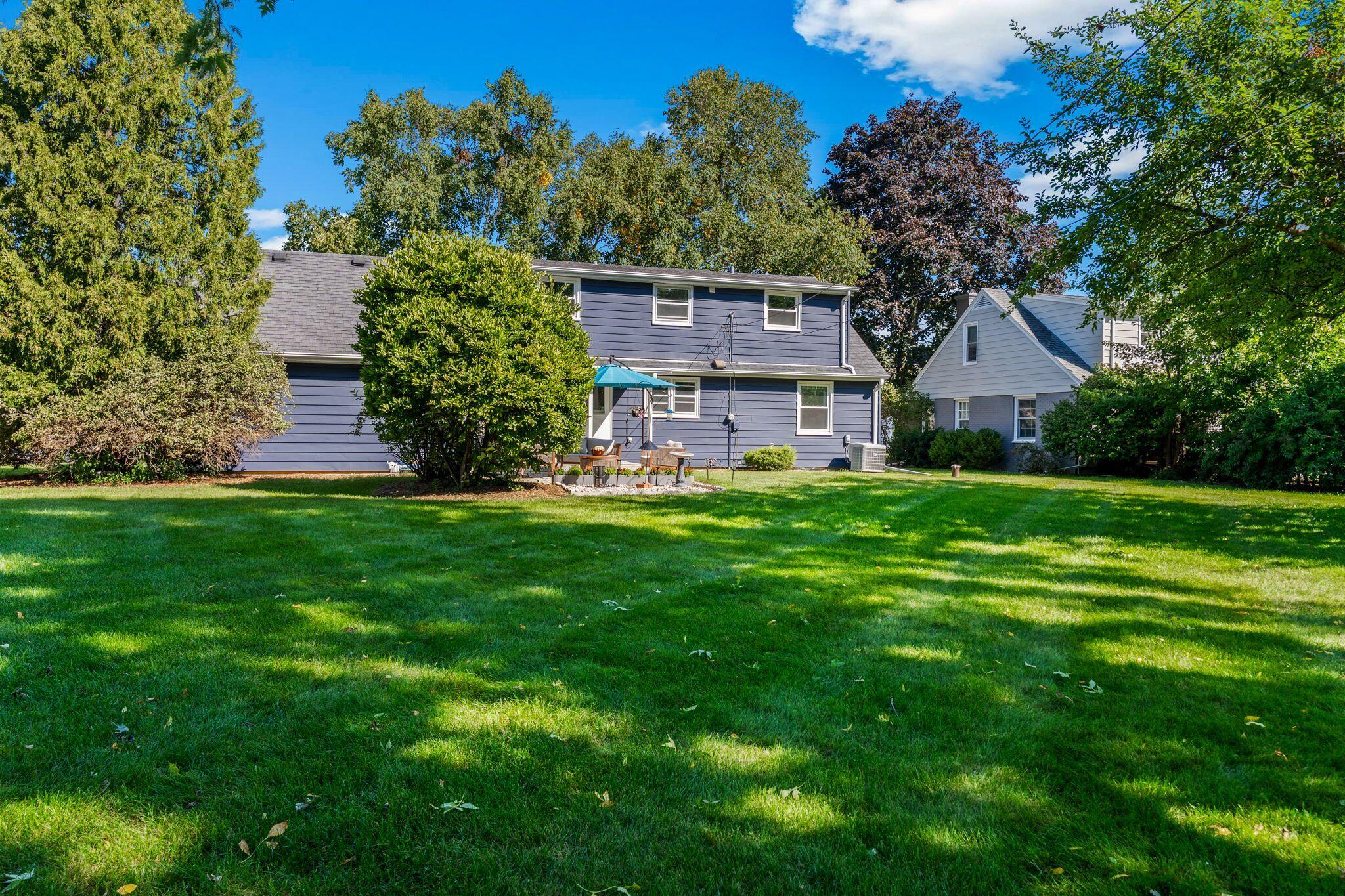 515 W Manor Cir