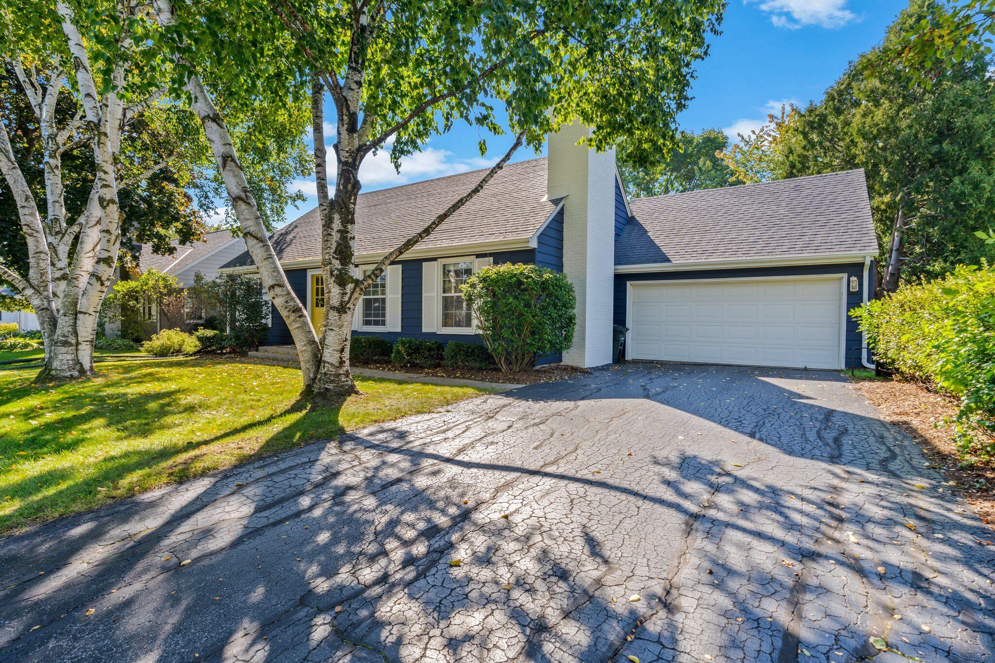 515 W Manor Cir