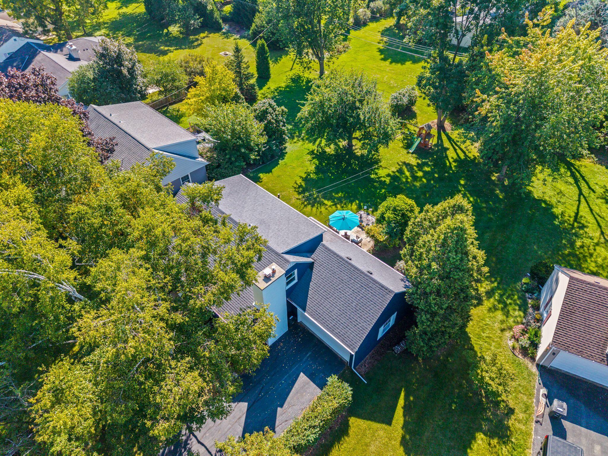 515 W Manor Cir