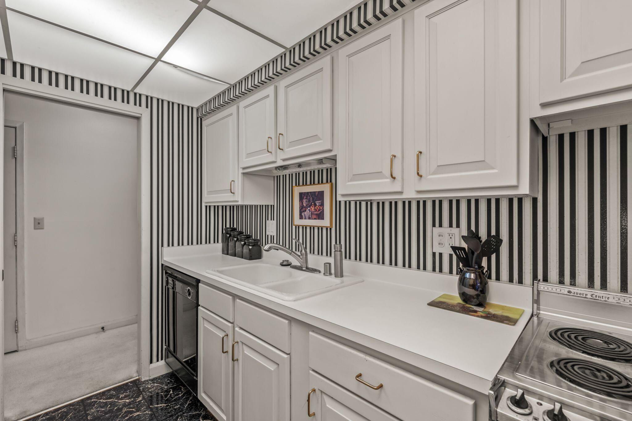 12990 W Bluemound Rd Unit: 204