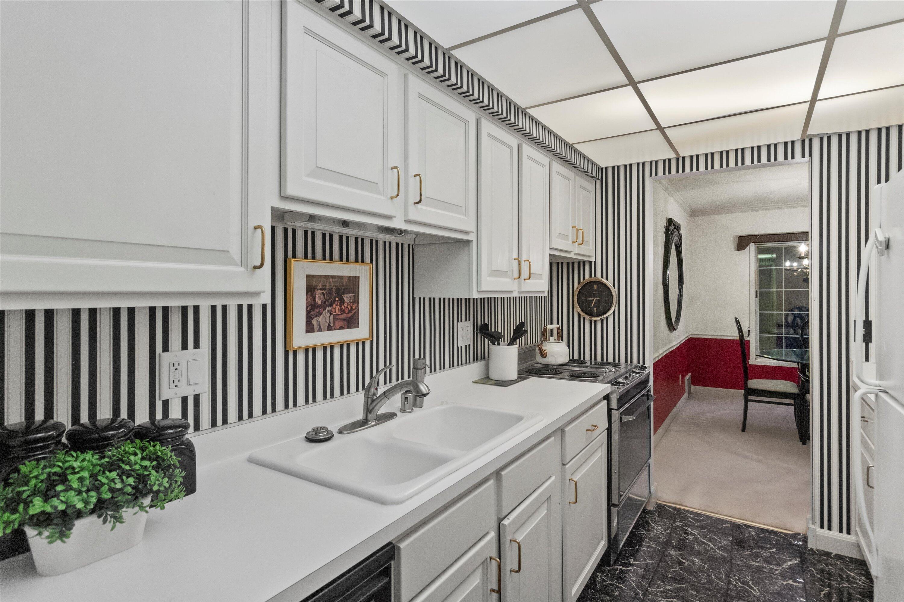 12990 W Bluemound Rd Unit: 204