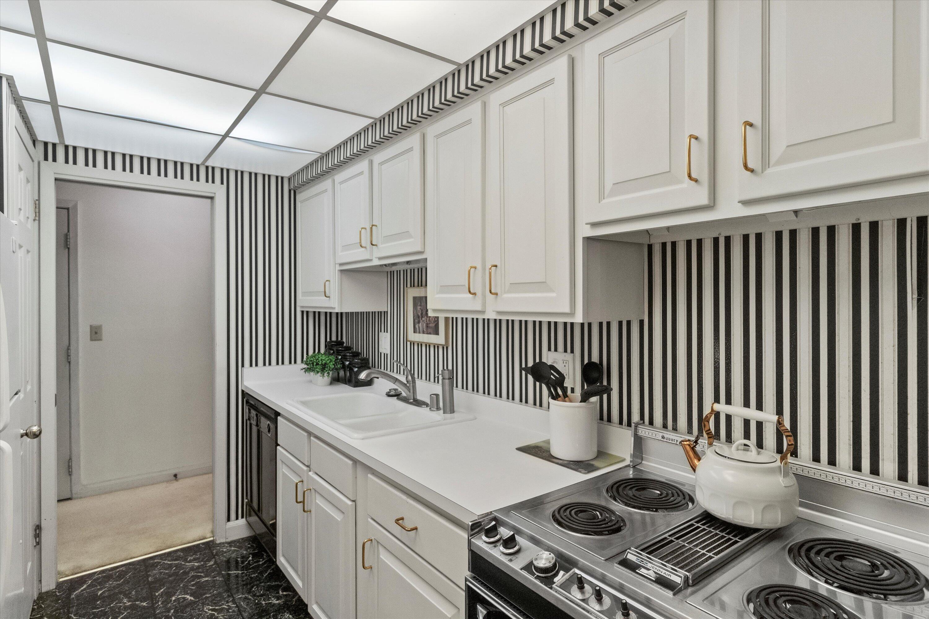 12990 W Bluemound Rd Unit: 204