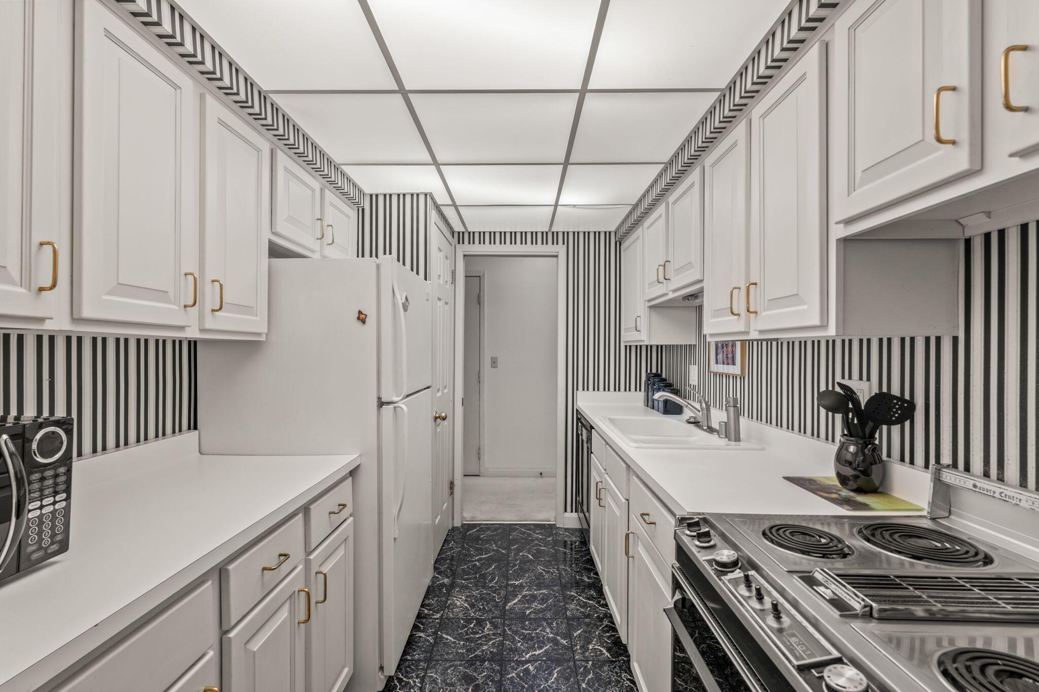 12990 W Bluemound Rd Unit: 204