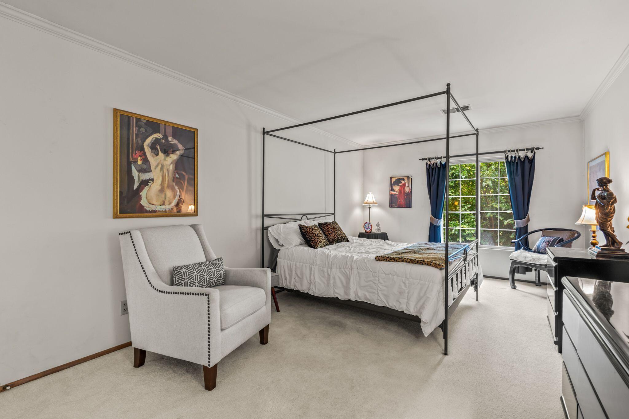 12990 W Bluemound Rd Unit: 204