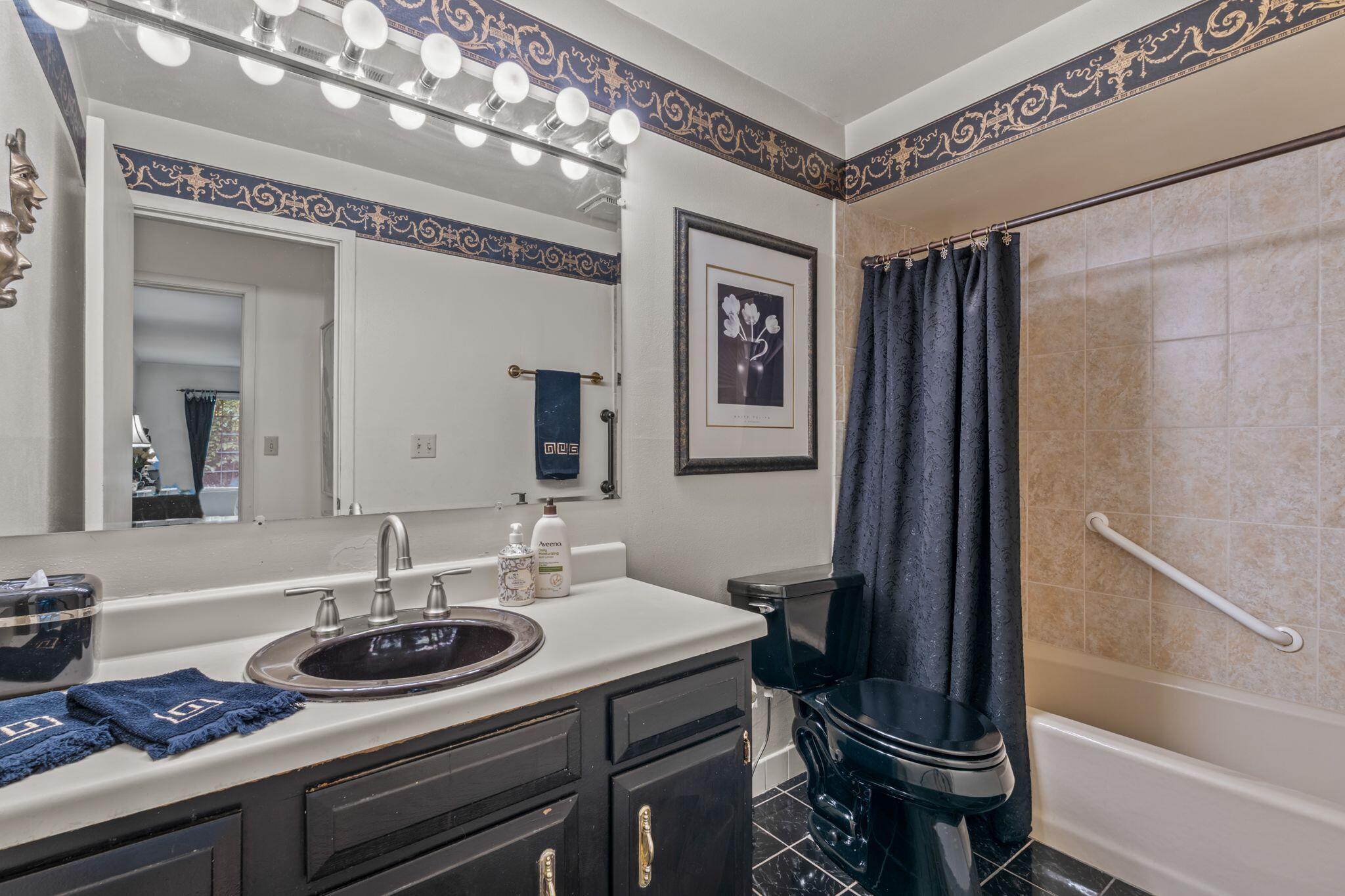 12990 W Bluemound Rd Unit: 204