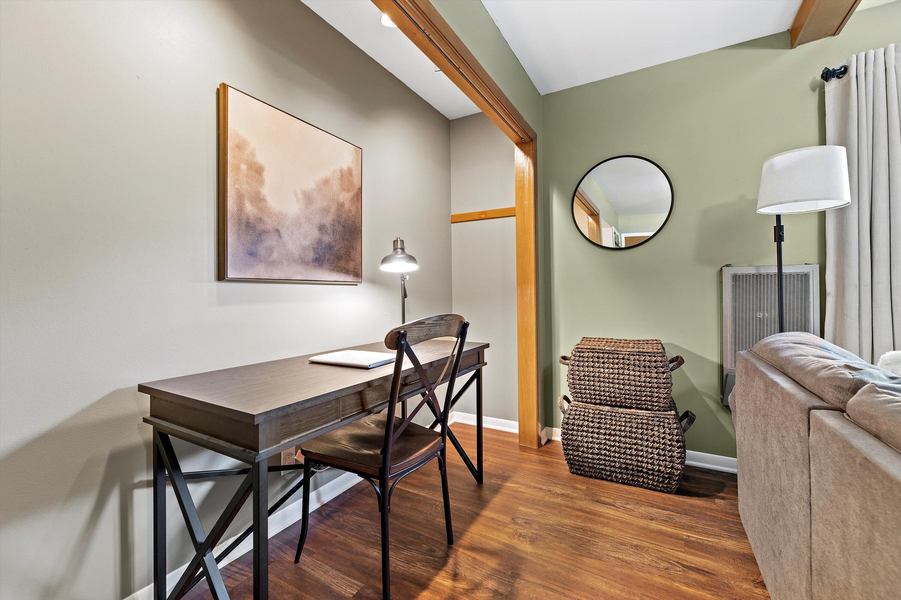 4532 W Ravine Ln