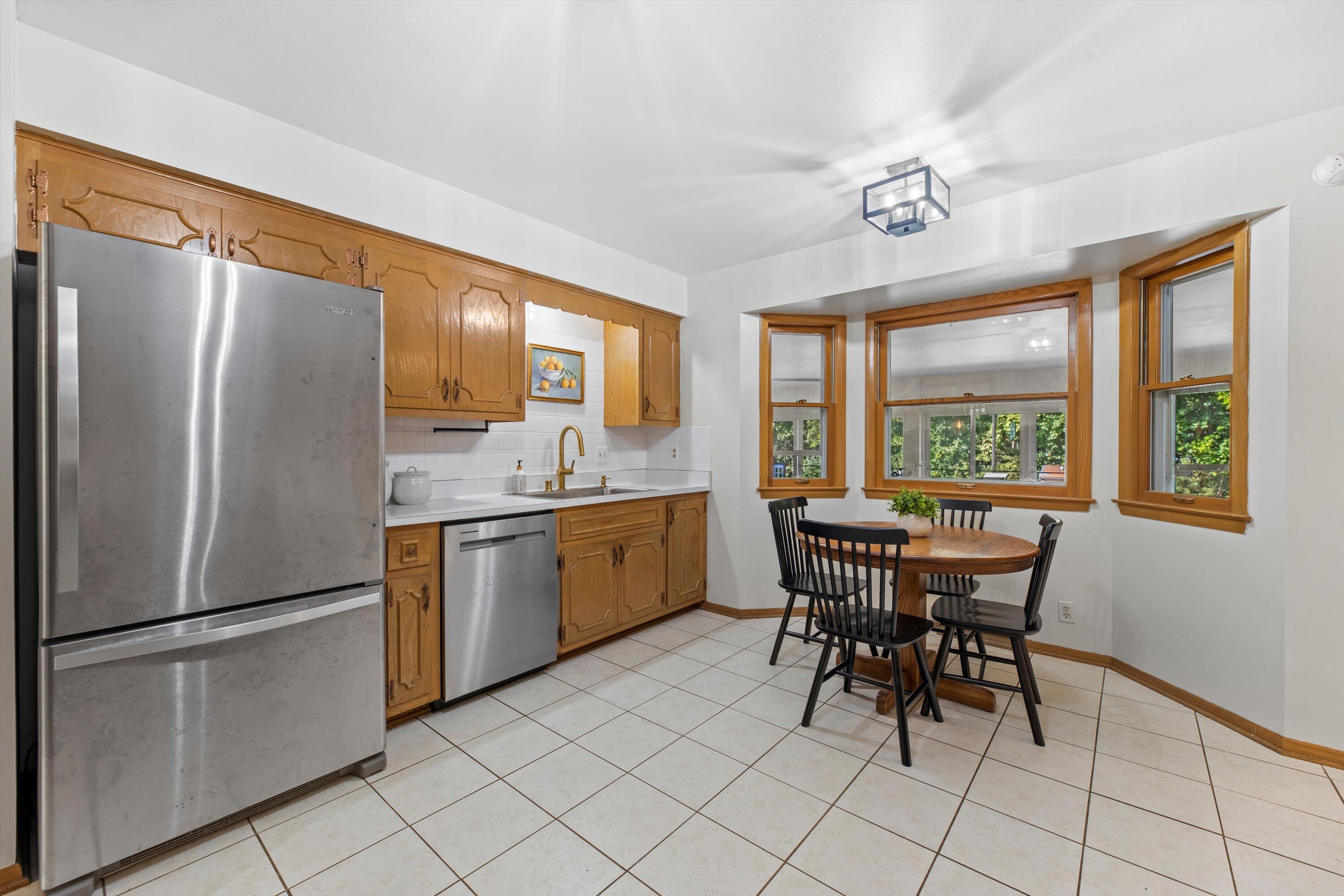 4532 W Ravine Ln