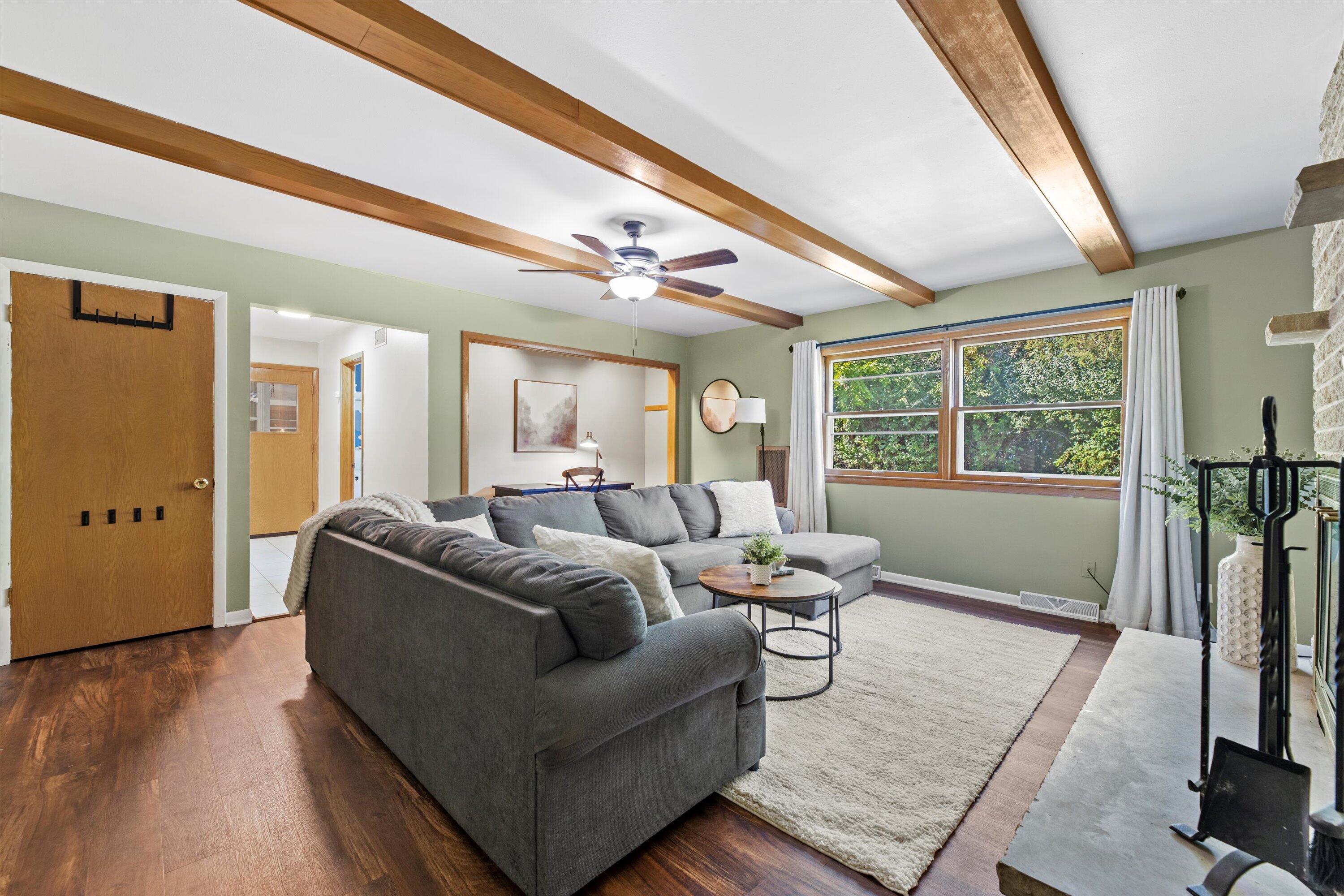 4532 W Ravine Ln